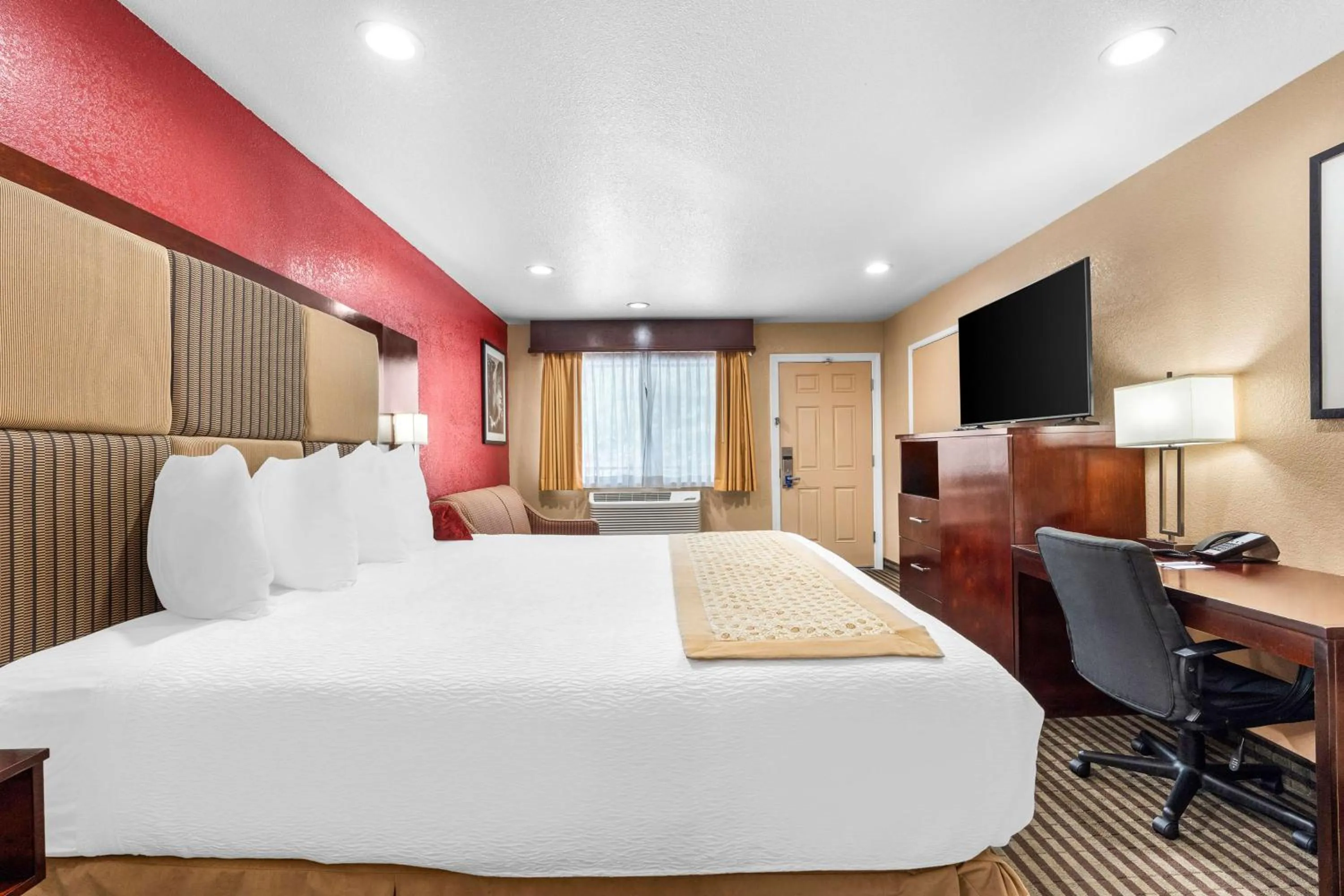 Bedroom, Bed in Best Western Plus Yosemite Way Station