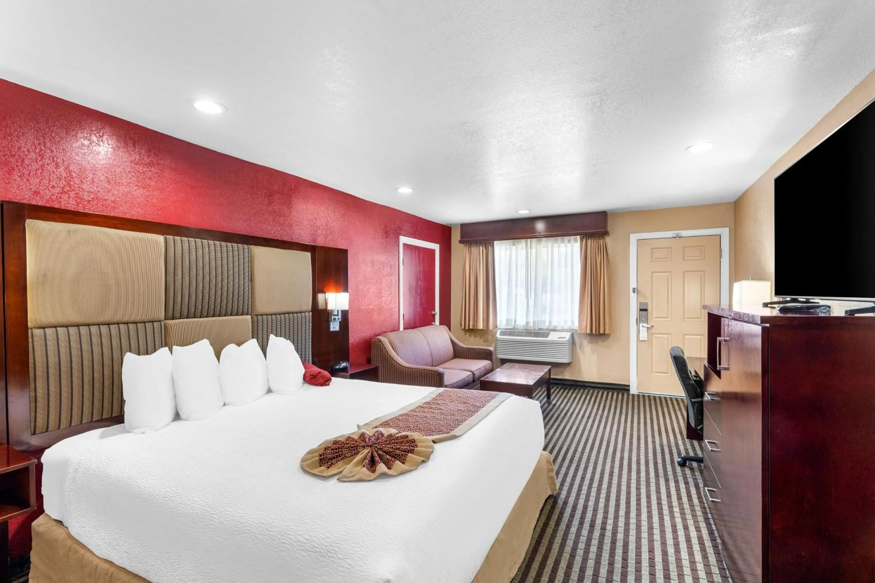 Bedroom, Bed in Best Western Plus Yosemite Way Station