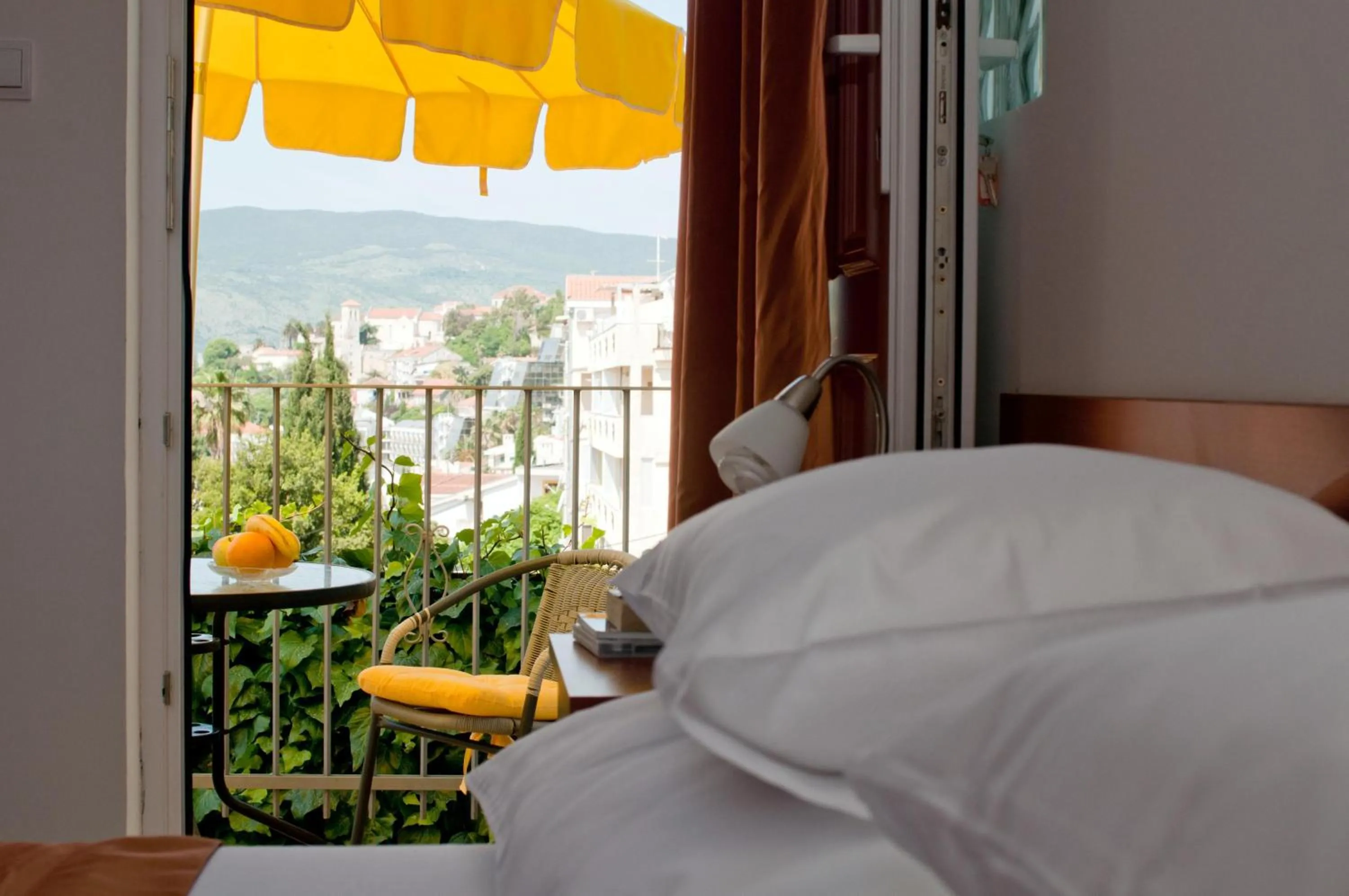 View (from property/room), Bed in Villa Tenžera