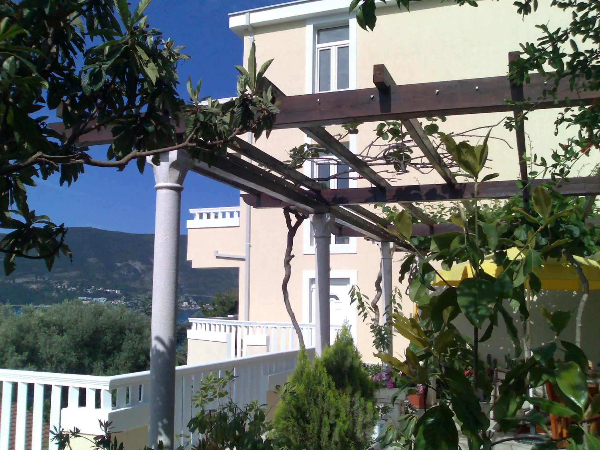 Facade/entrance in Villa Tenžera