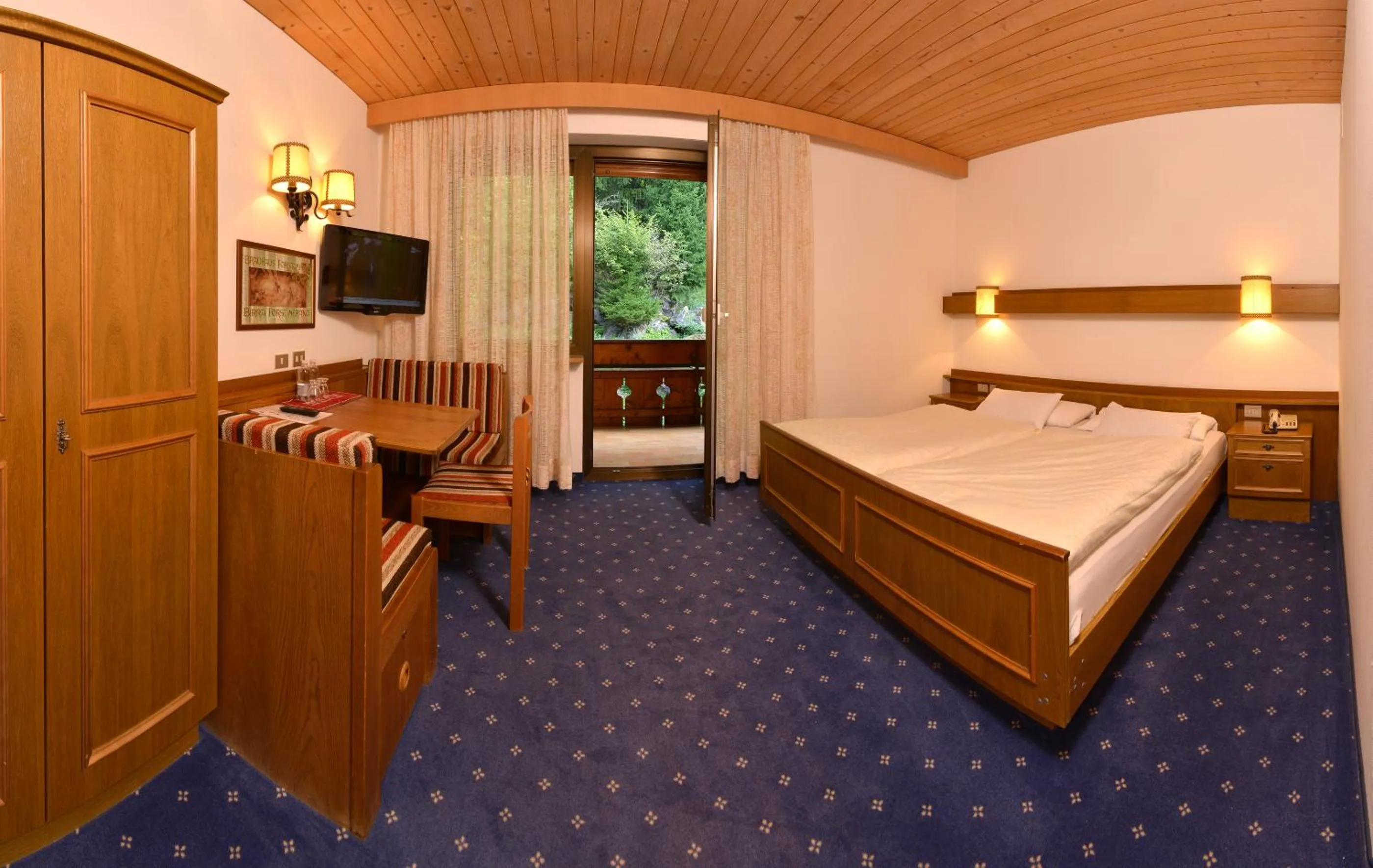 Photo of the whole room, Bed in Hotel Pontives