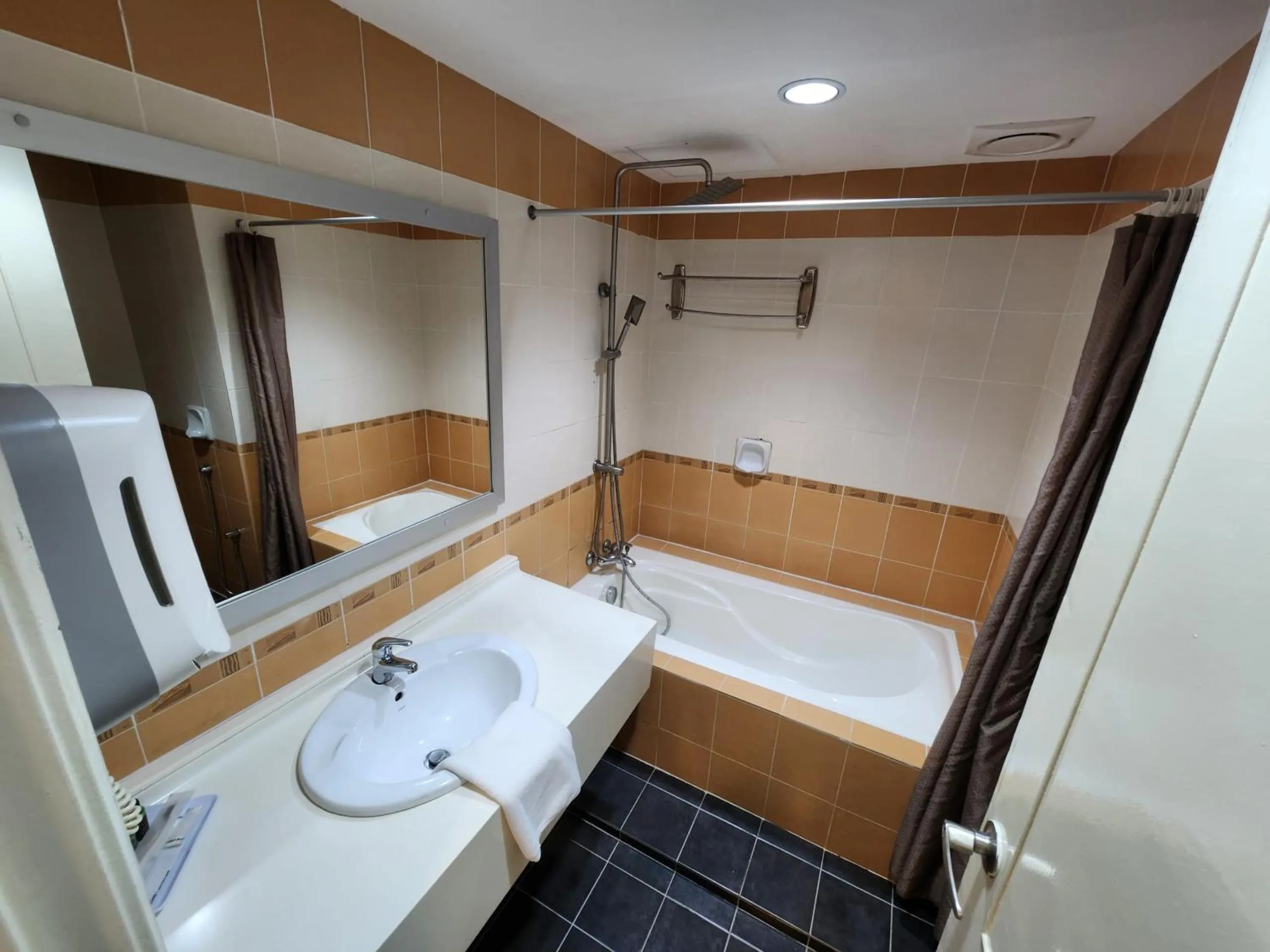 The Grand Puteri Hotel