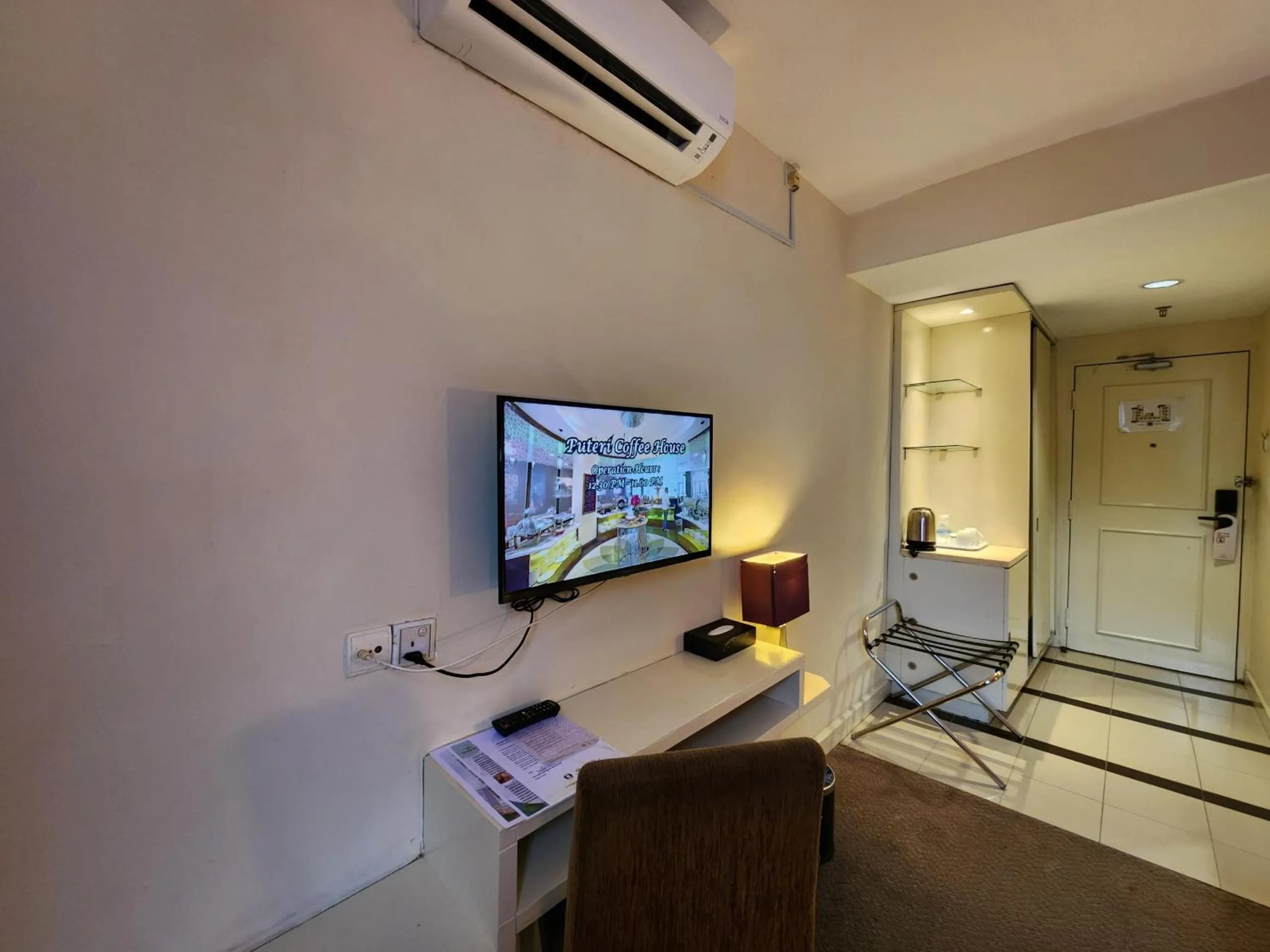 The Grand Puteri Hotel