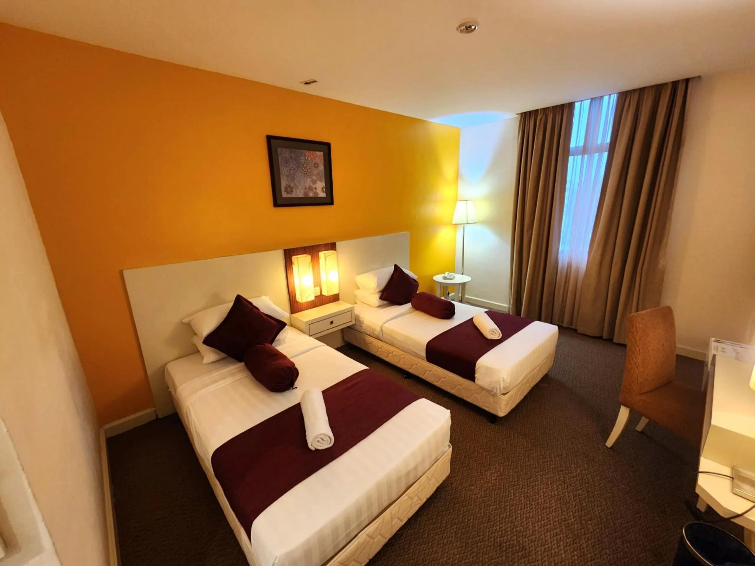 Bedroom, Bed in The Grand Puteri Hotel