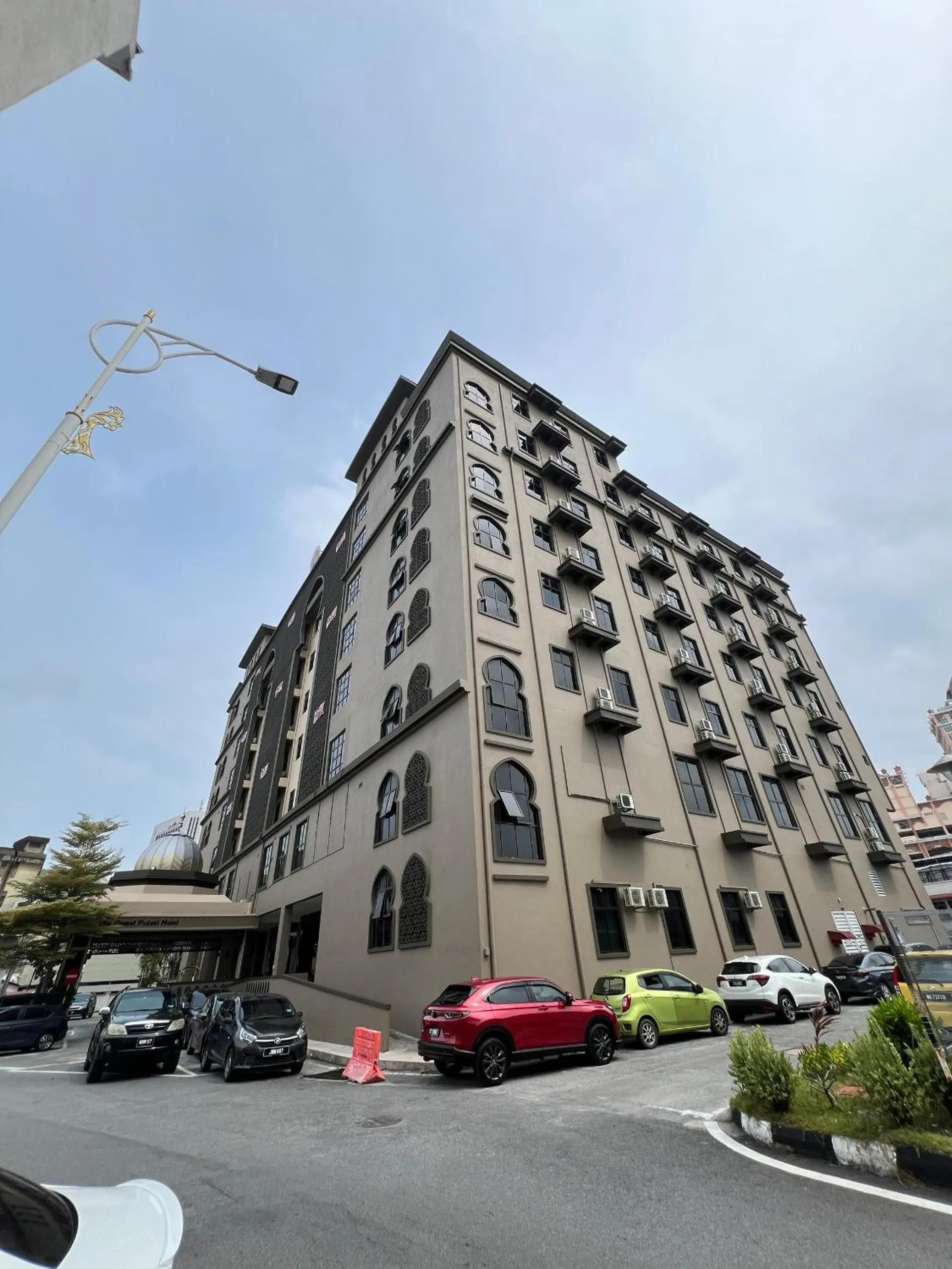 The Grand Puteri Hotel