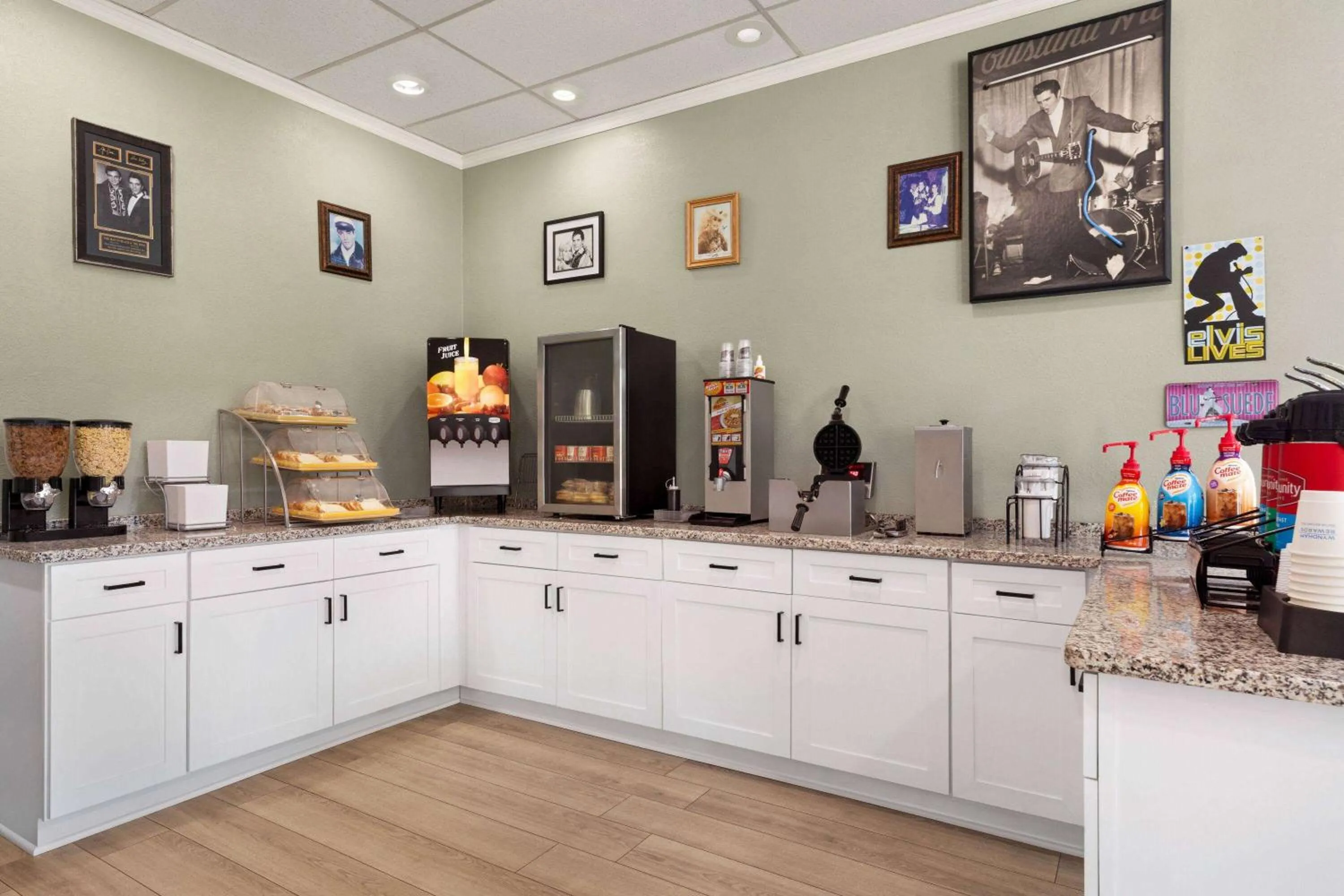 Breakfast in Days Inn by Wyndham Memphis at Graceland