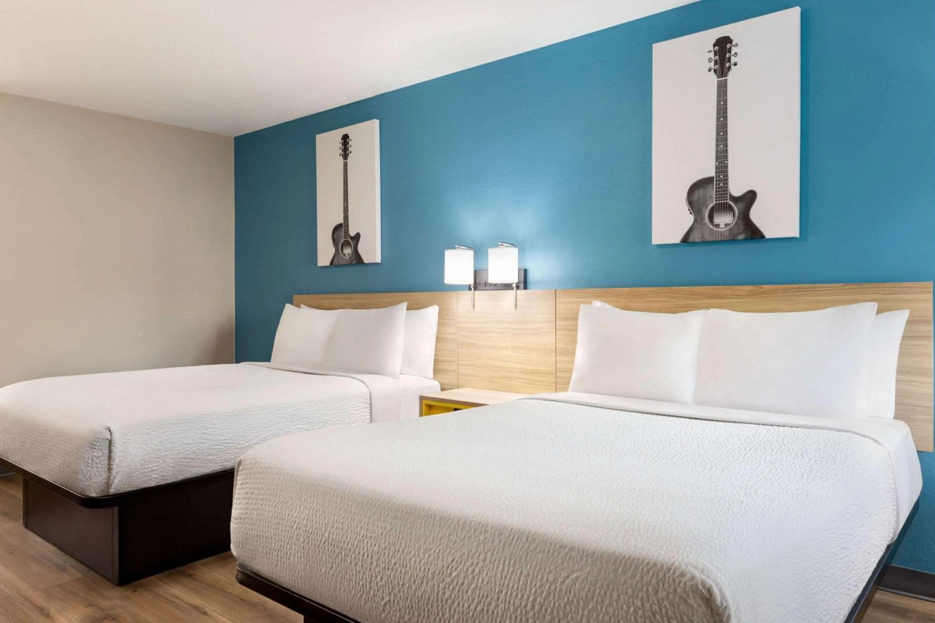 Photo of the whole room, Bed in Days Inn by Wyndham Memphis at Graceland
