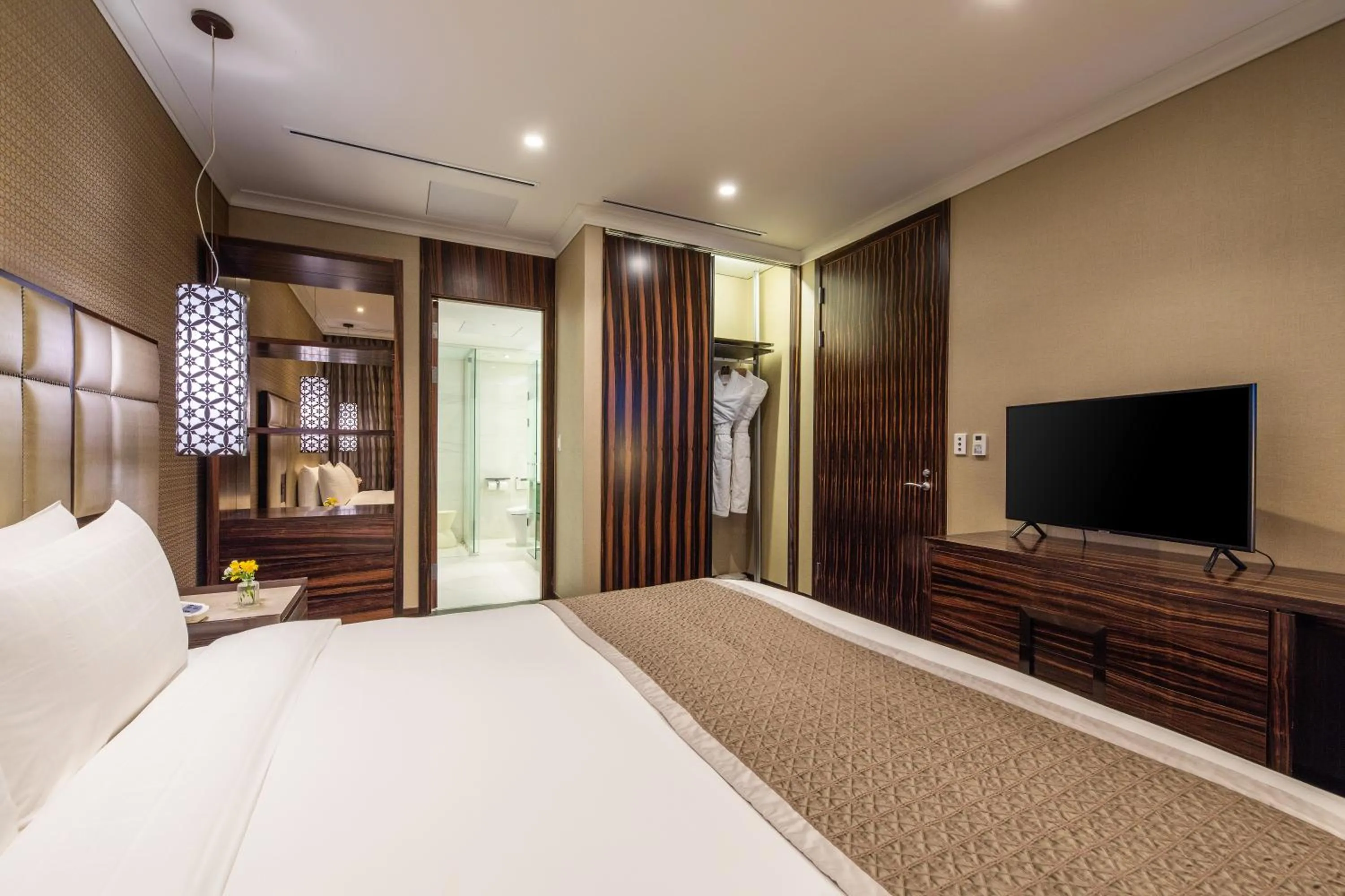 Bedroom, Bed in Oakwood Premier Coex Center Seoul