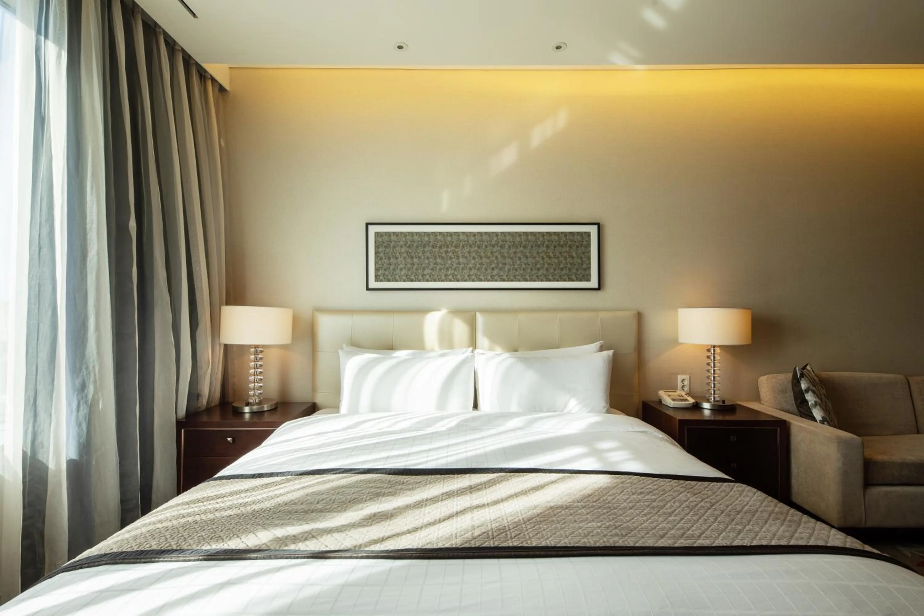 Decorative detail, Bed in Oakwood Premier Coex Center Seoul