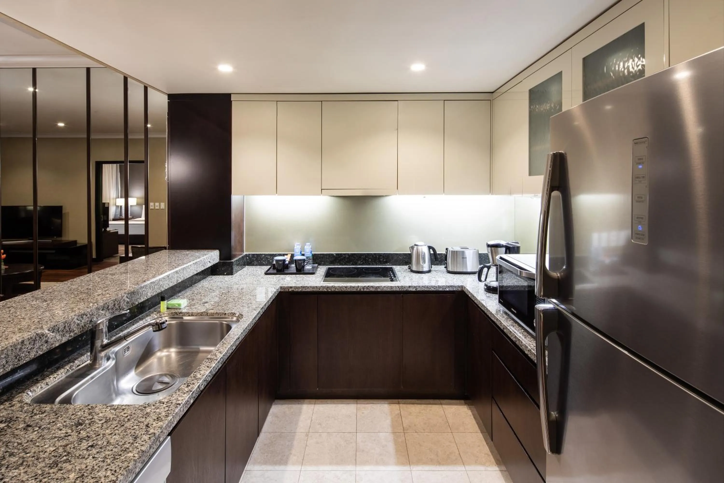 Kitchen or kitchenette in Oakwood Premier Coex Center Seoul