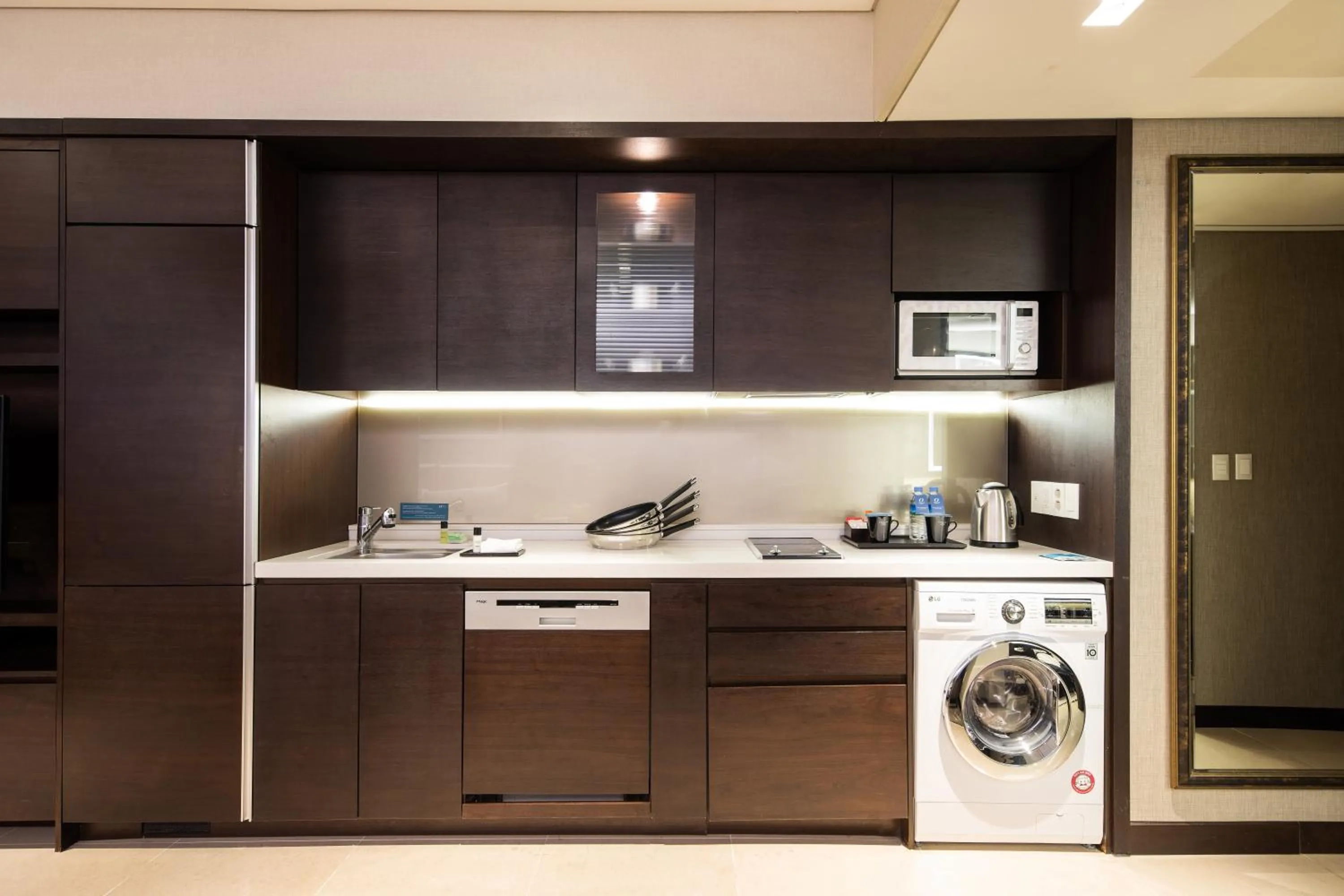 Kitchen or kitchenette in Oakwood Premier Coex Center Seoul