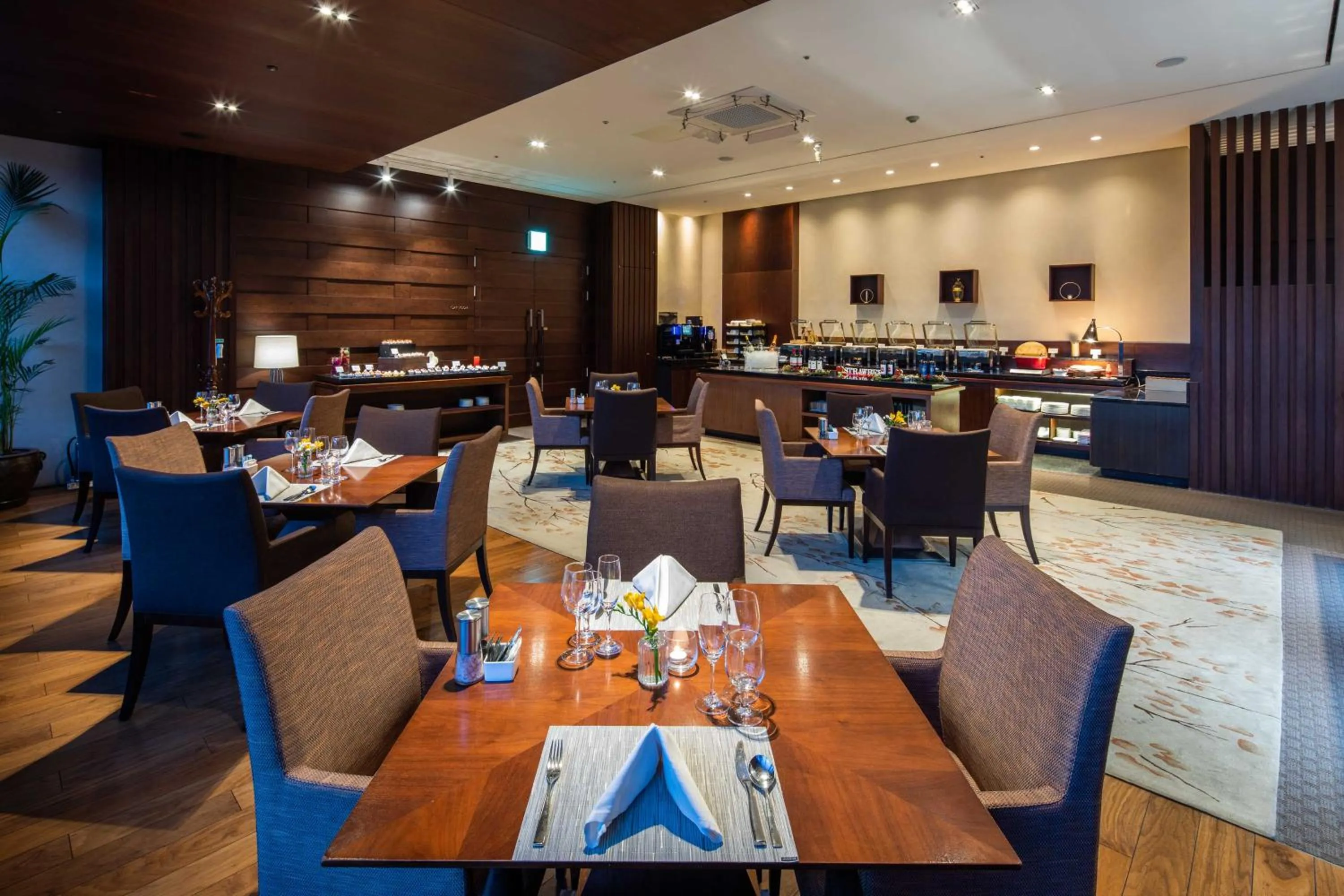 Restaurant/places to eat in Oakwood Premier Coex Center Seoul