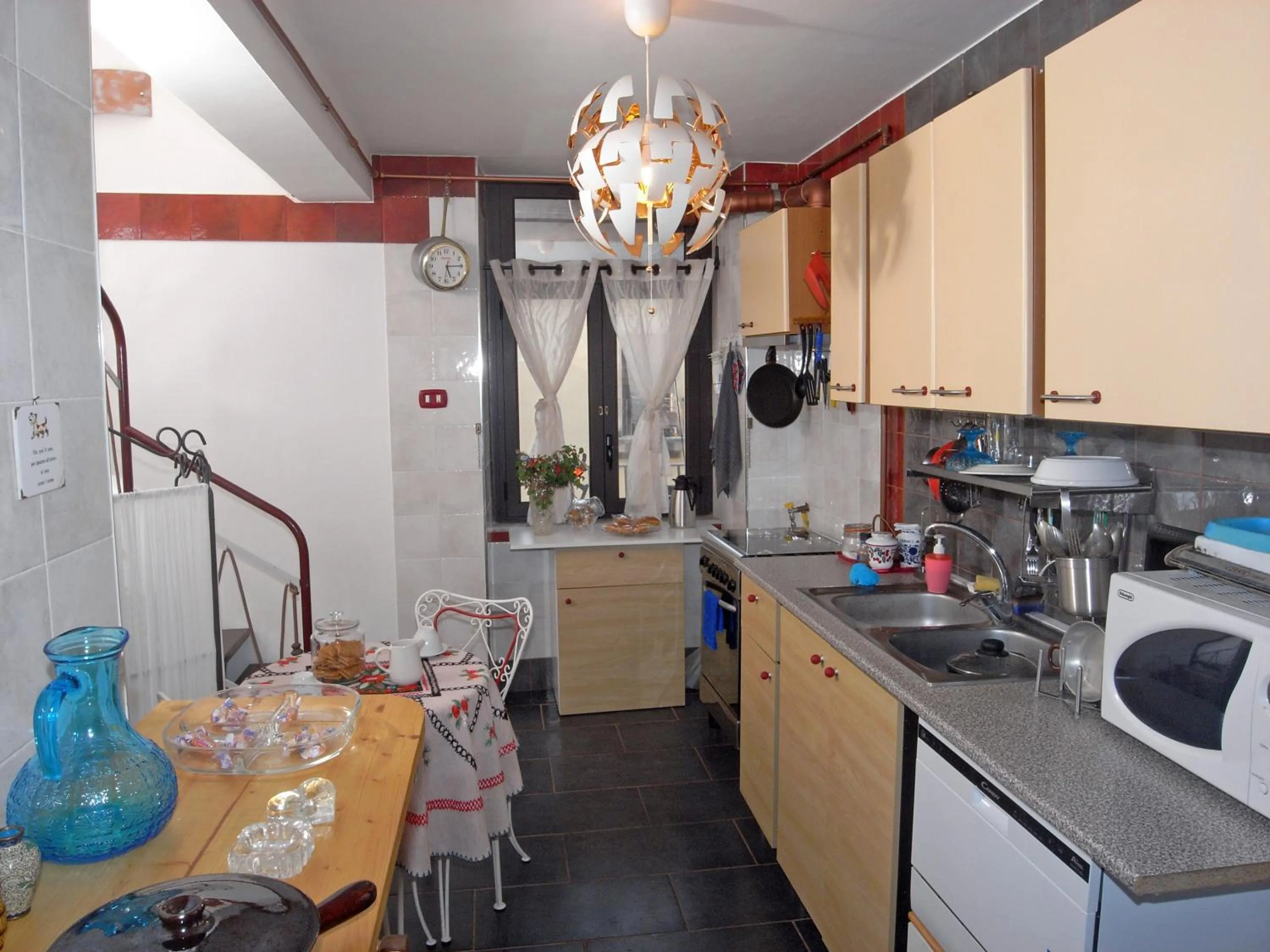 Communal kitchen in AG HOME ADRAGNA