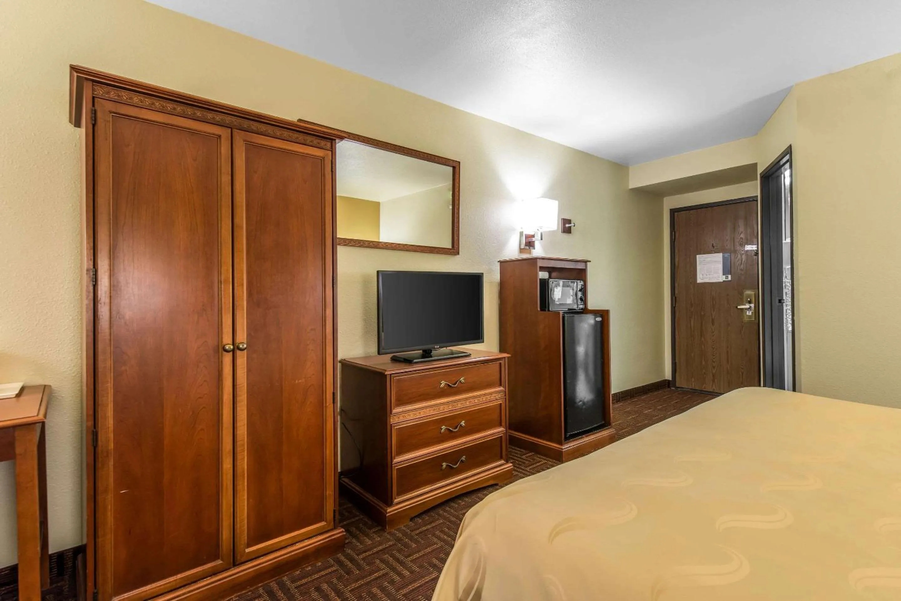 Photo of the whole room, Bed in Quality Inn Colorado Springs South