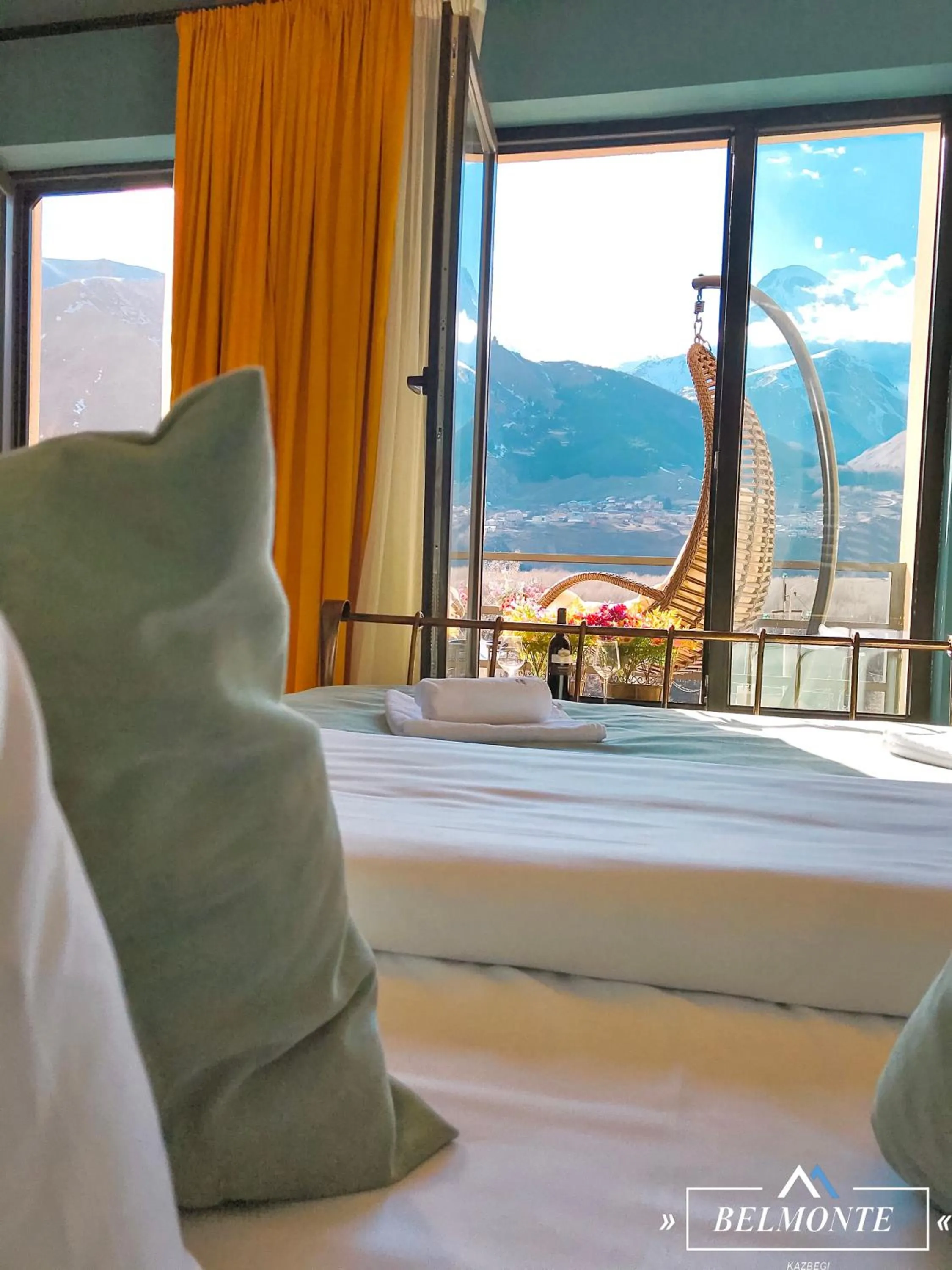 View (from property/room), Bed in Belmonte Kazbegi
