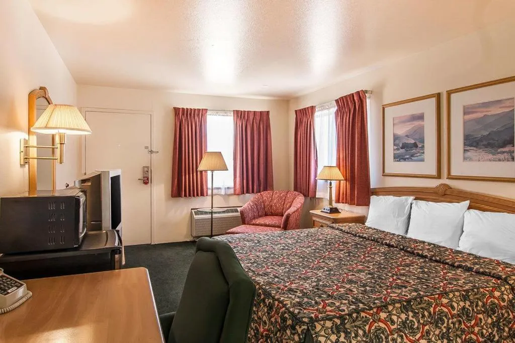 Bed in Ashland Valley Inn