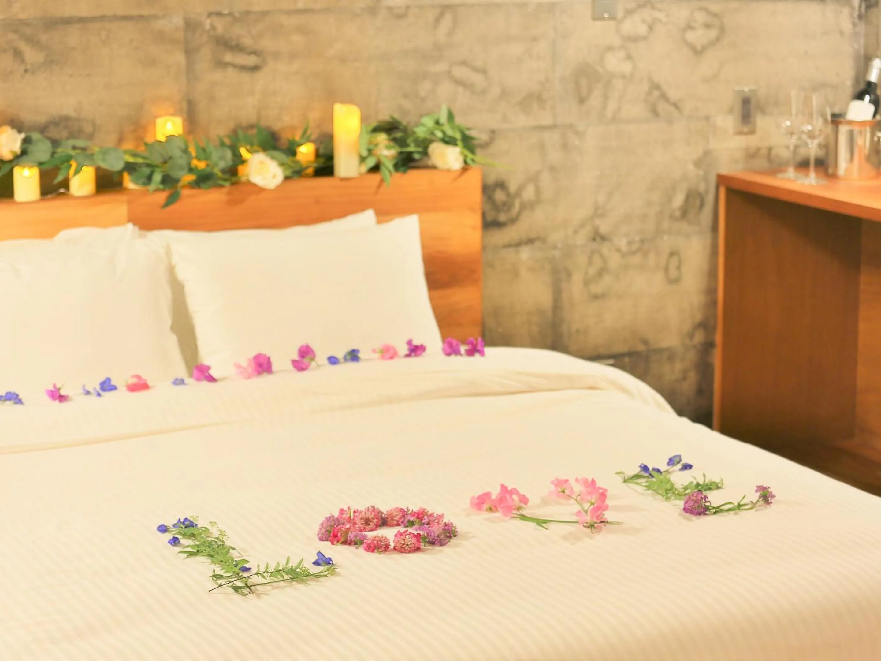 room service, Bed in KAWASEMINOSU (MUKAKA VILLA)