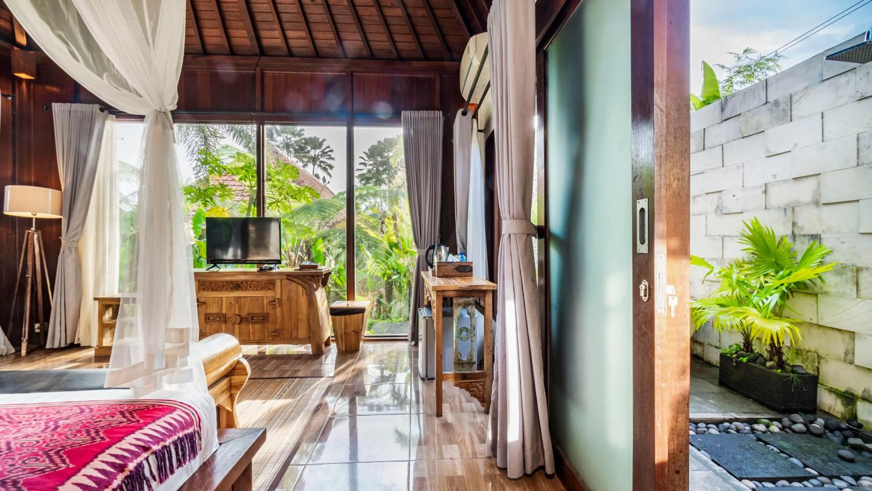 TV and multimedia, Bed in Umakelod Sebatu Villas