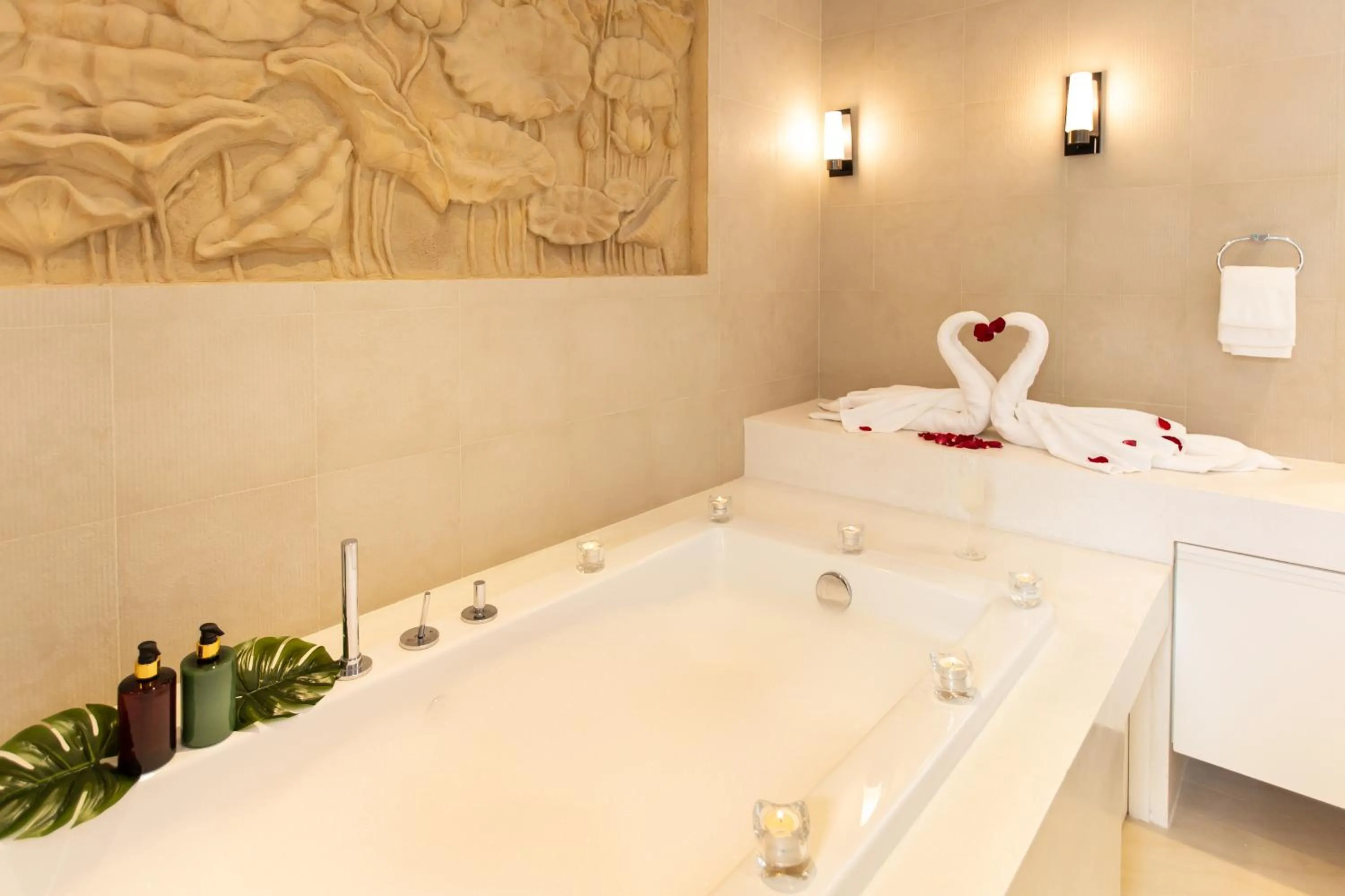 Hot Tub in Teetara Villa Patong