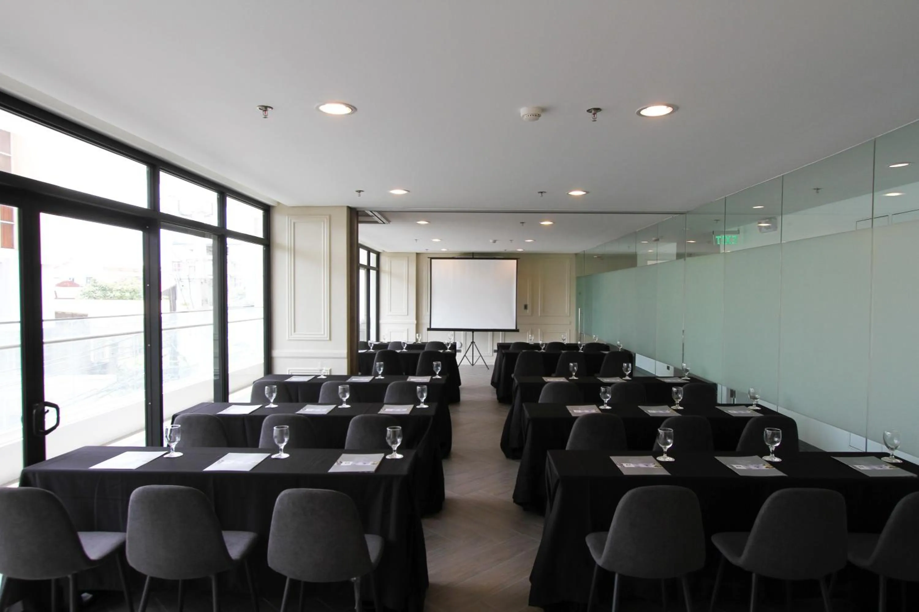 Business facilities in Privato Makati