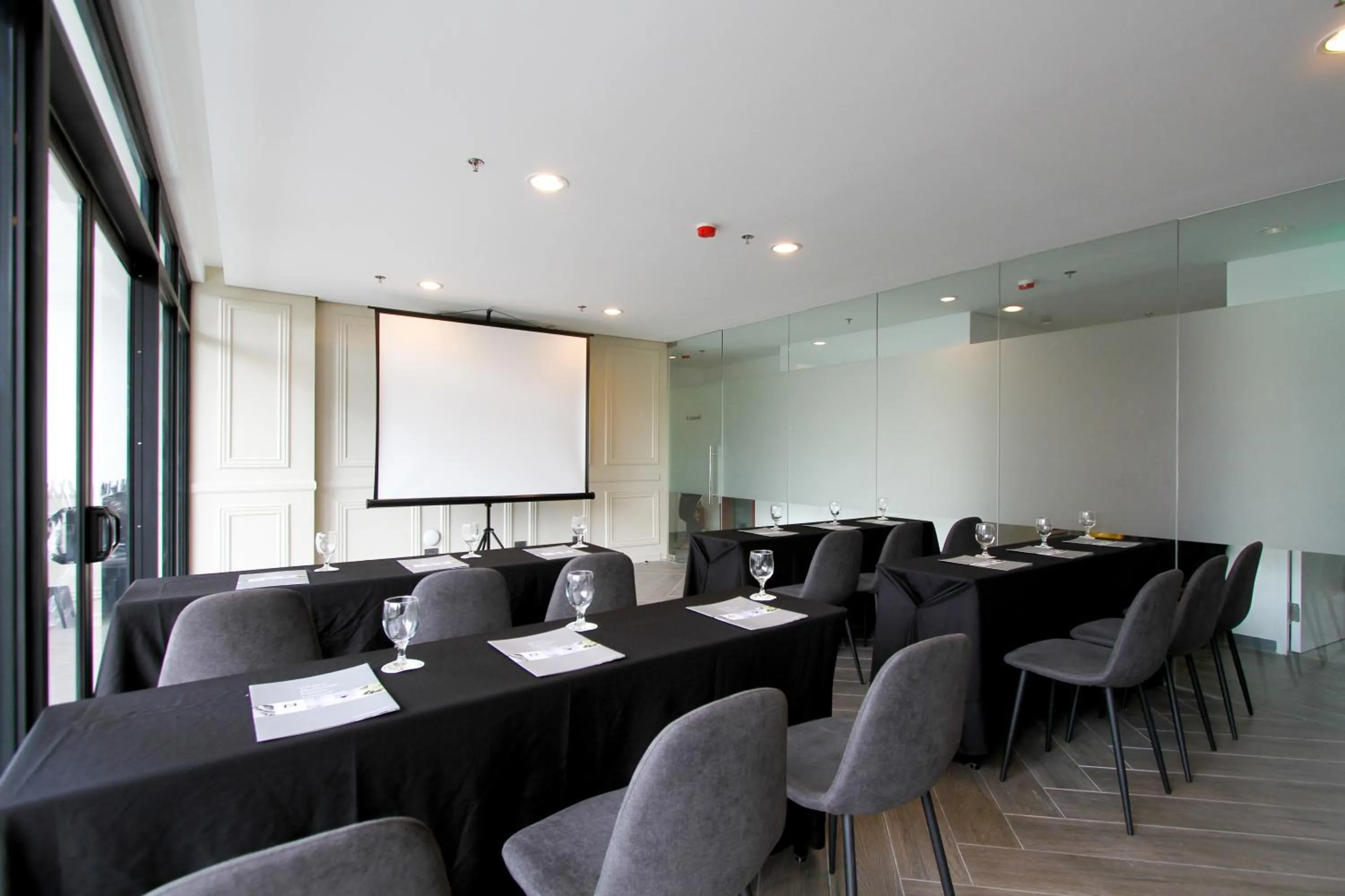 Business facilities in Privato Makati