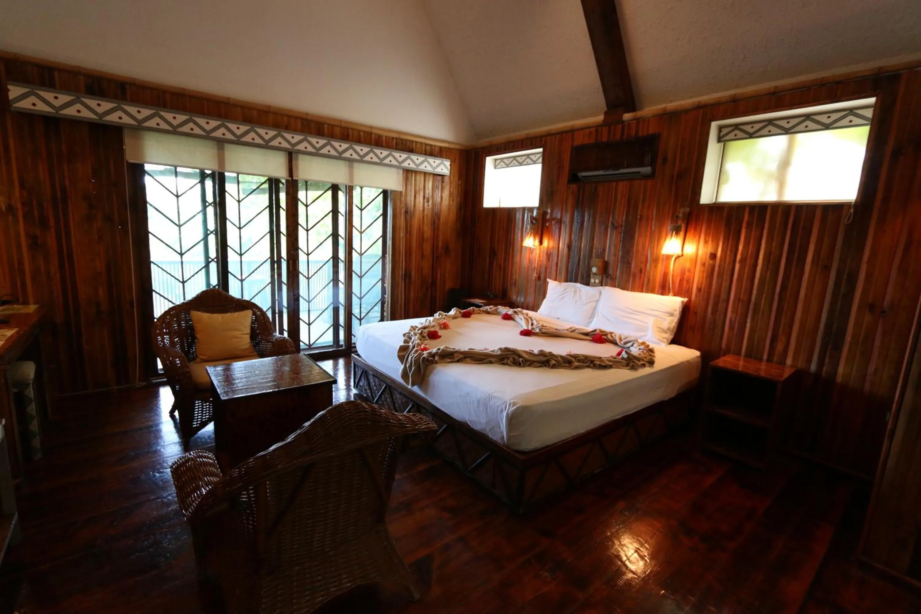 Photo of the whole room, Bed in Palau Plantation Resort