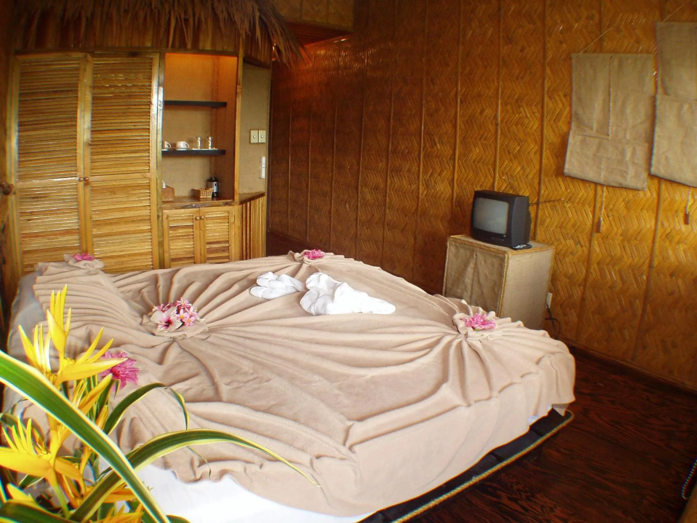 Photo of the whole room, Bed in Palau Plantation Resort