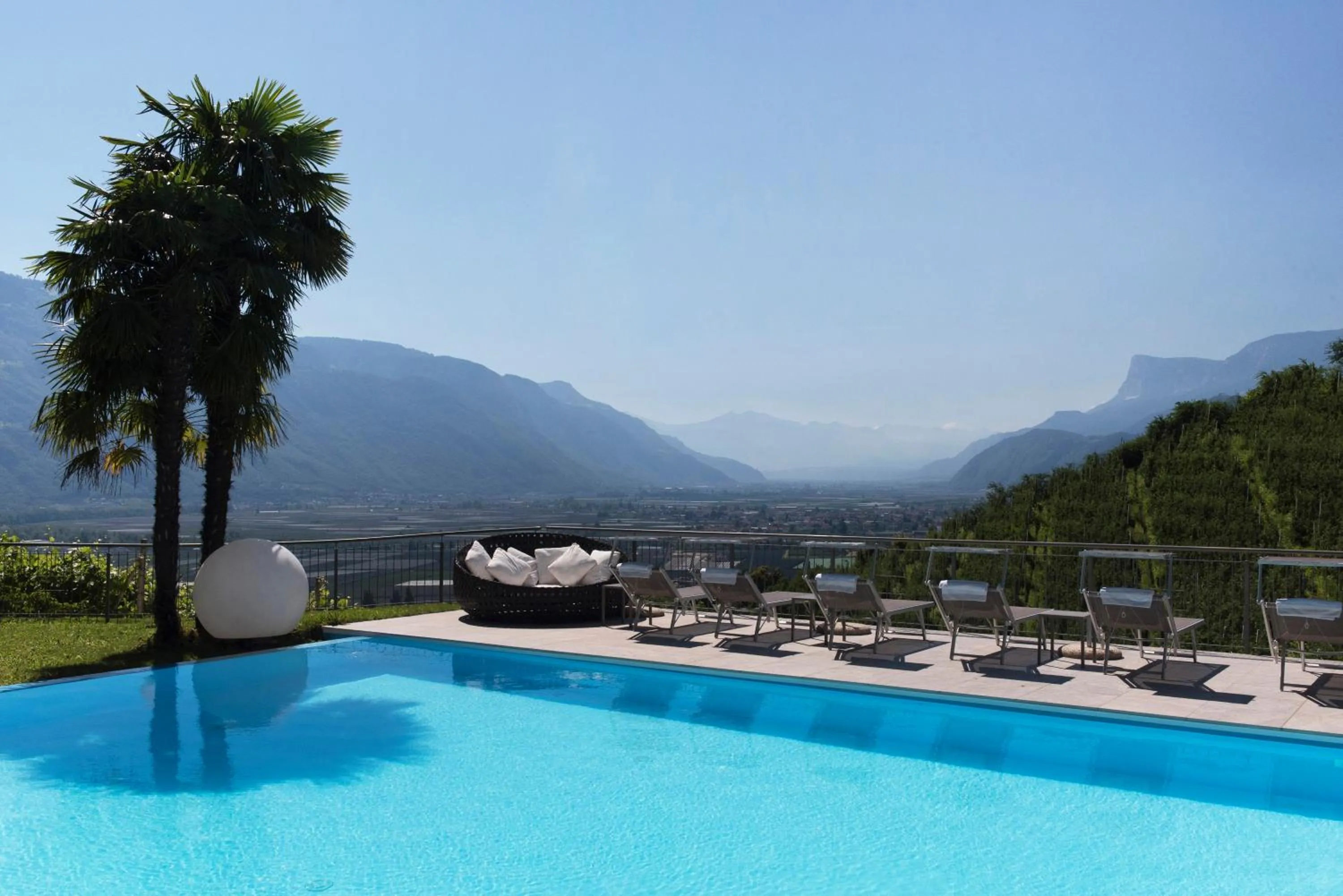 Pool view in Apparthotel Calma