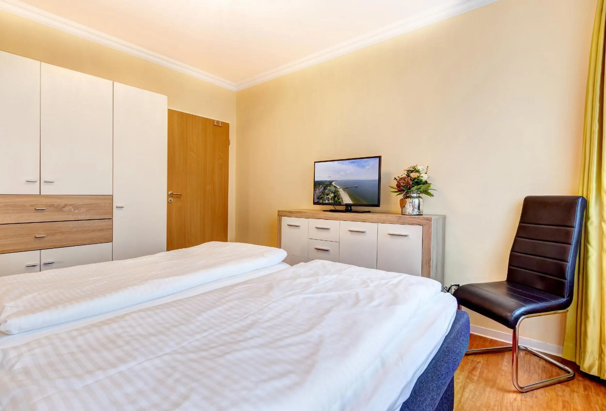 Am Schloonsee Haus D - Apartments mit Strandkorb