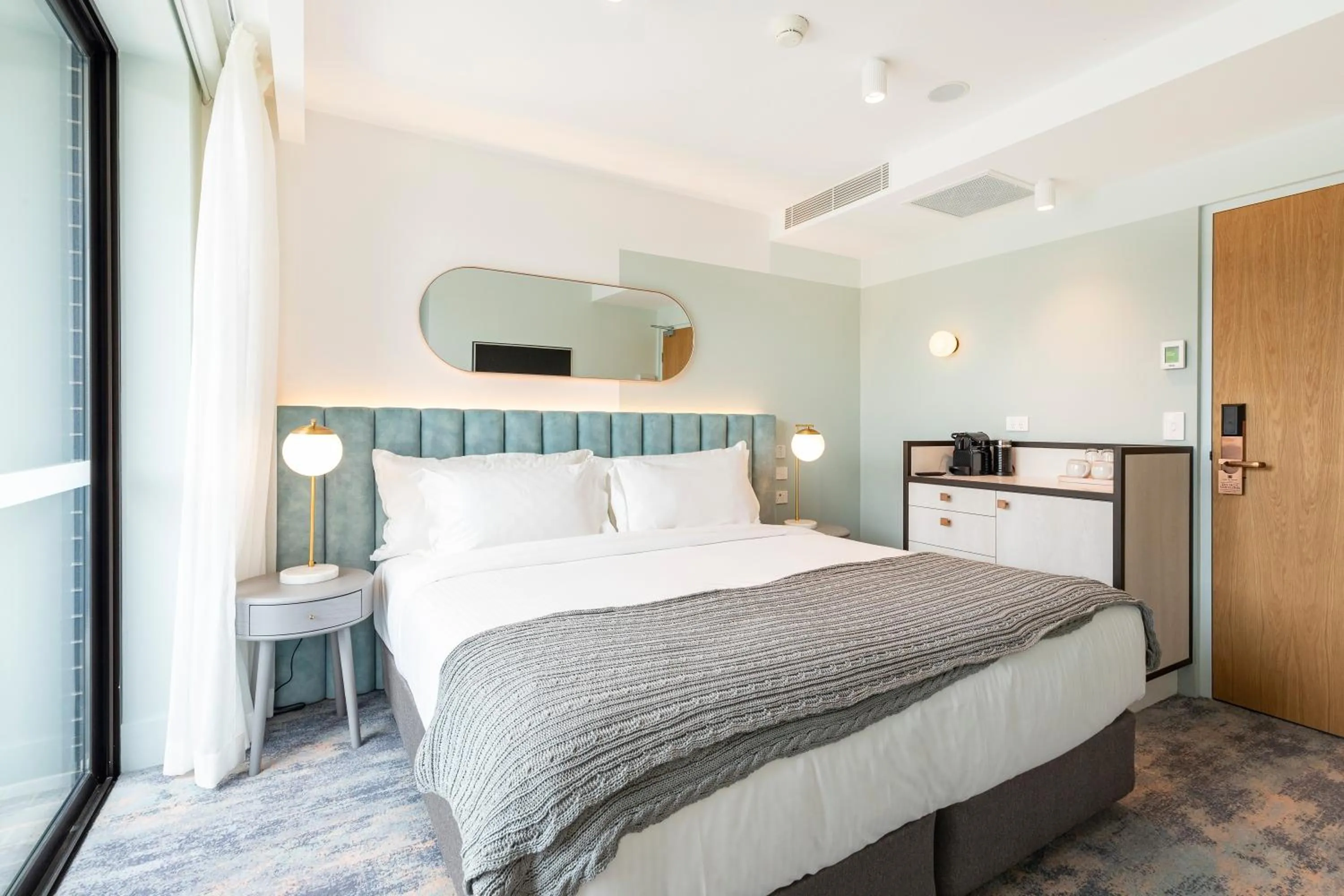 Photo of the whole room, Bed in The Albert Mosman