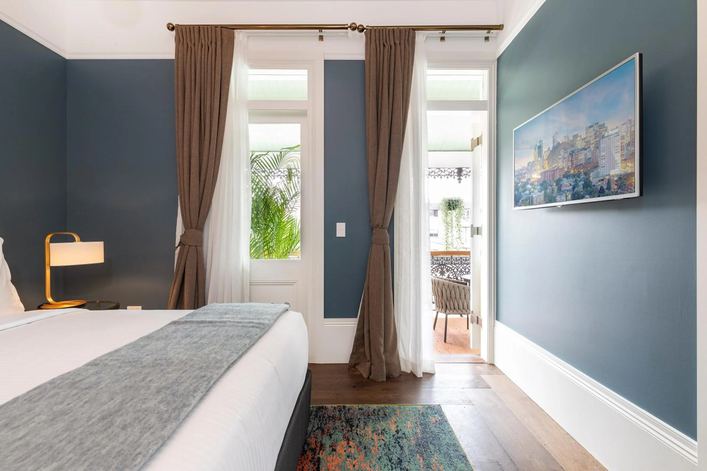 Photo of the whole room, Bed in The Albert Mosman