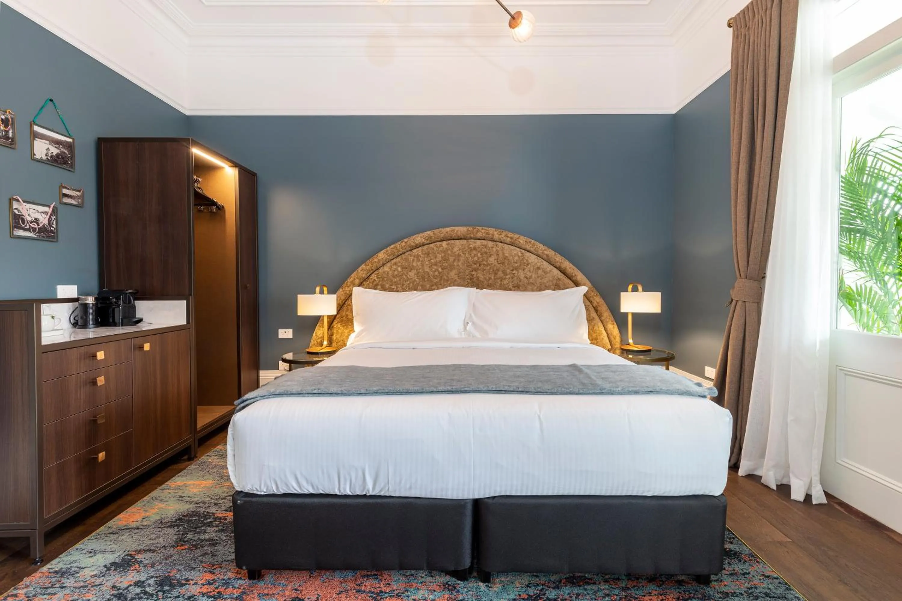 Photo of the whole room, Bed in The Albert Mosman