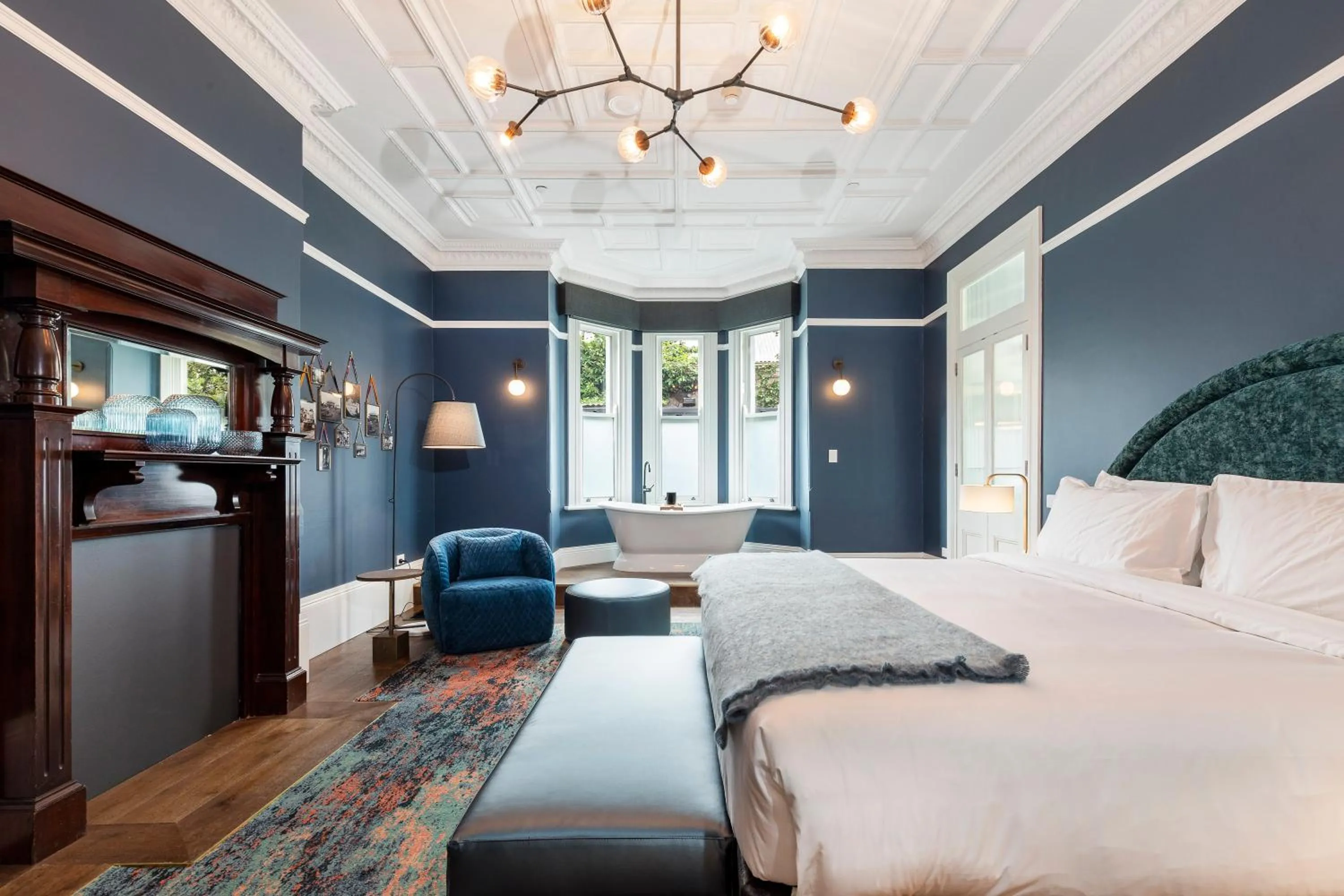 Photo of the whole room, Bed in The Albert Mosman