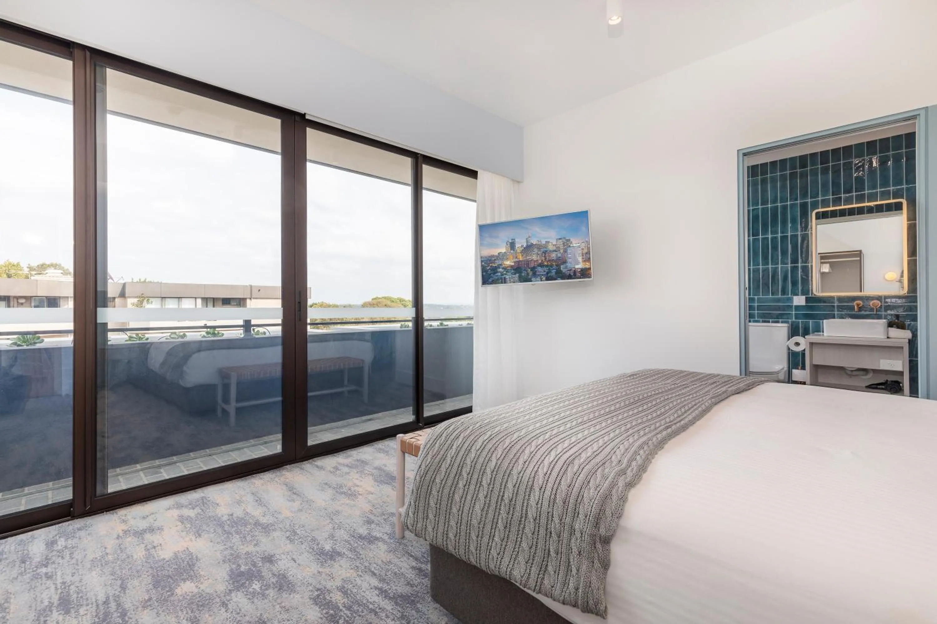 Photo of the whole room, Bed in The Albert Mosman