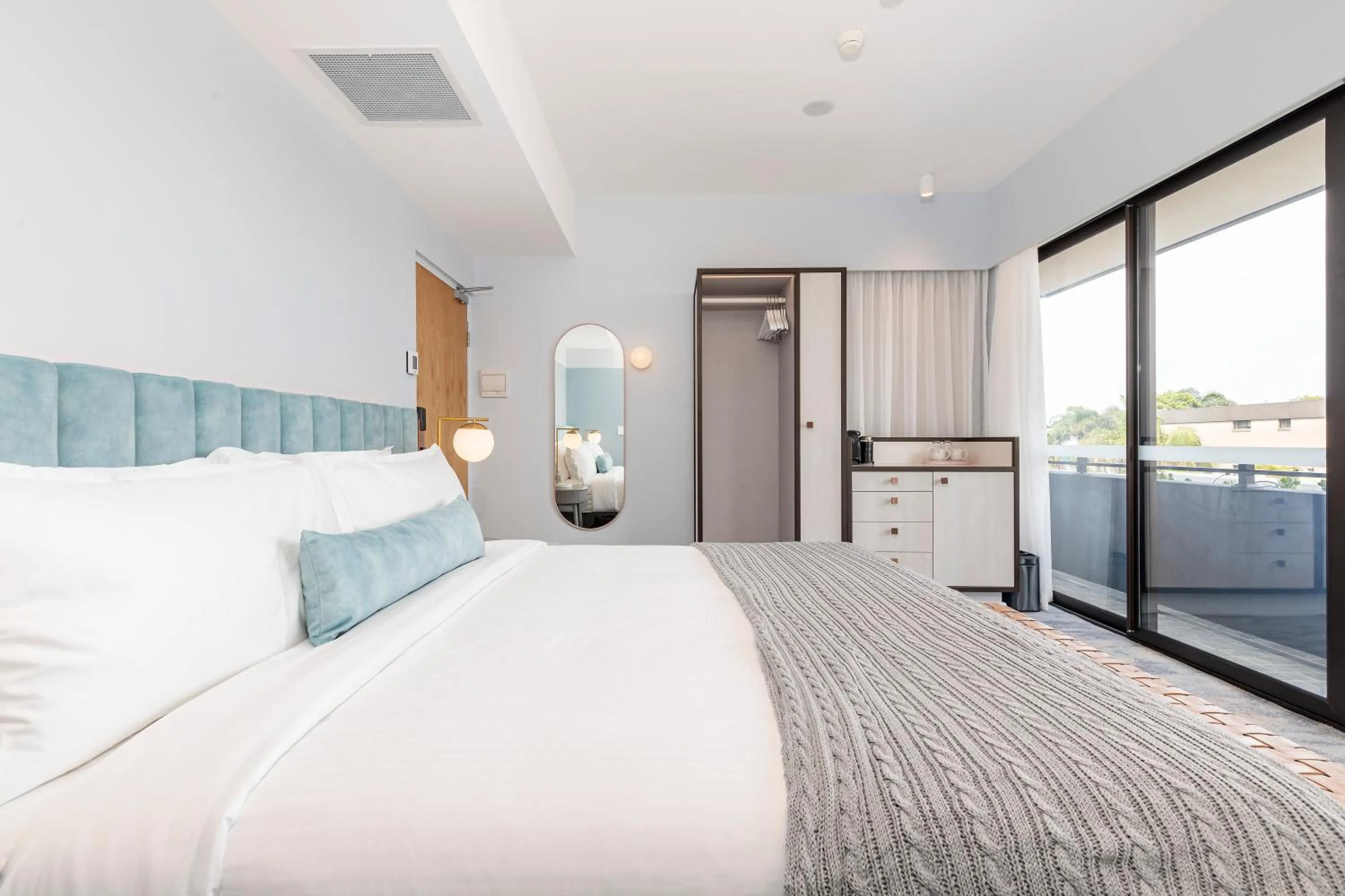 Photo of the whole room, Bed in The Albert Mosman