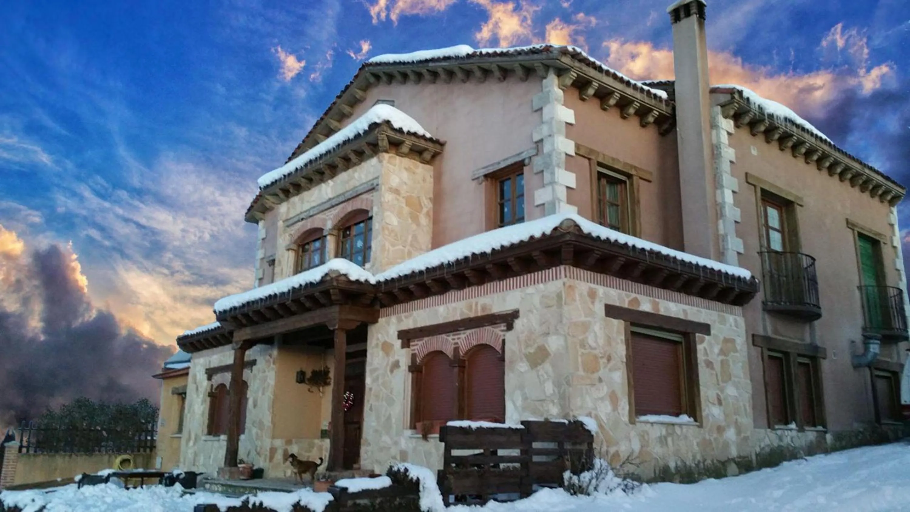 Property building in El Camino Real