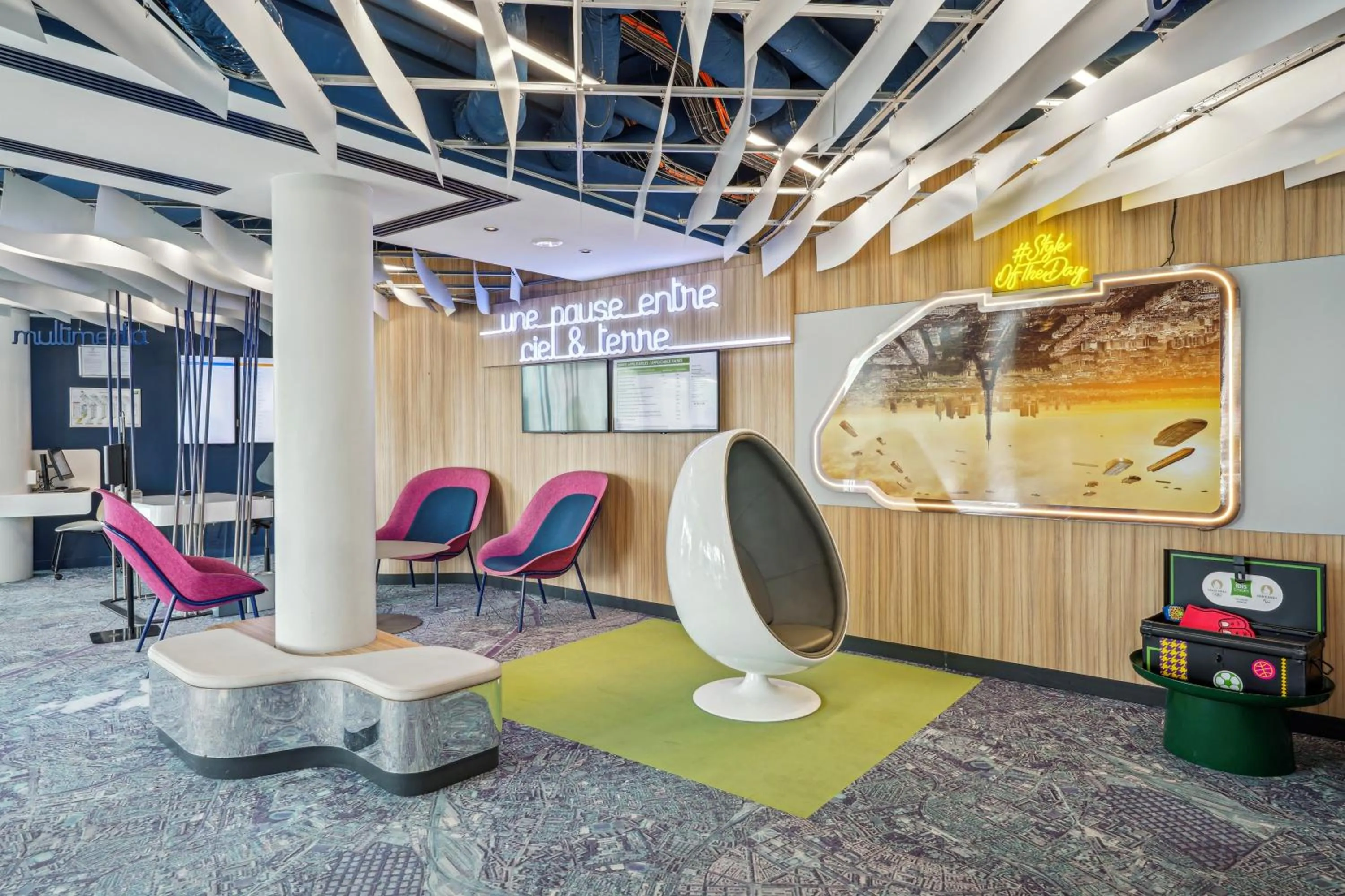 Lobby or reception in ibis Styles Paris Orly Airport