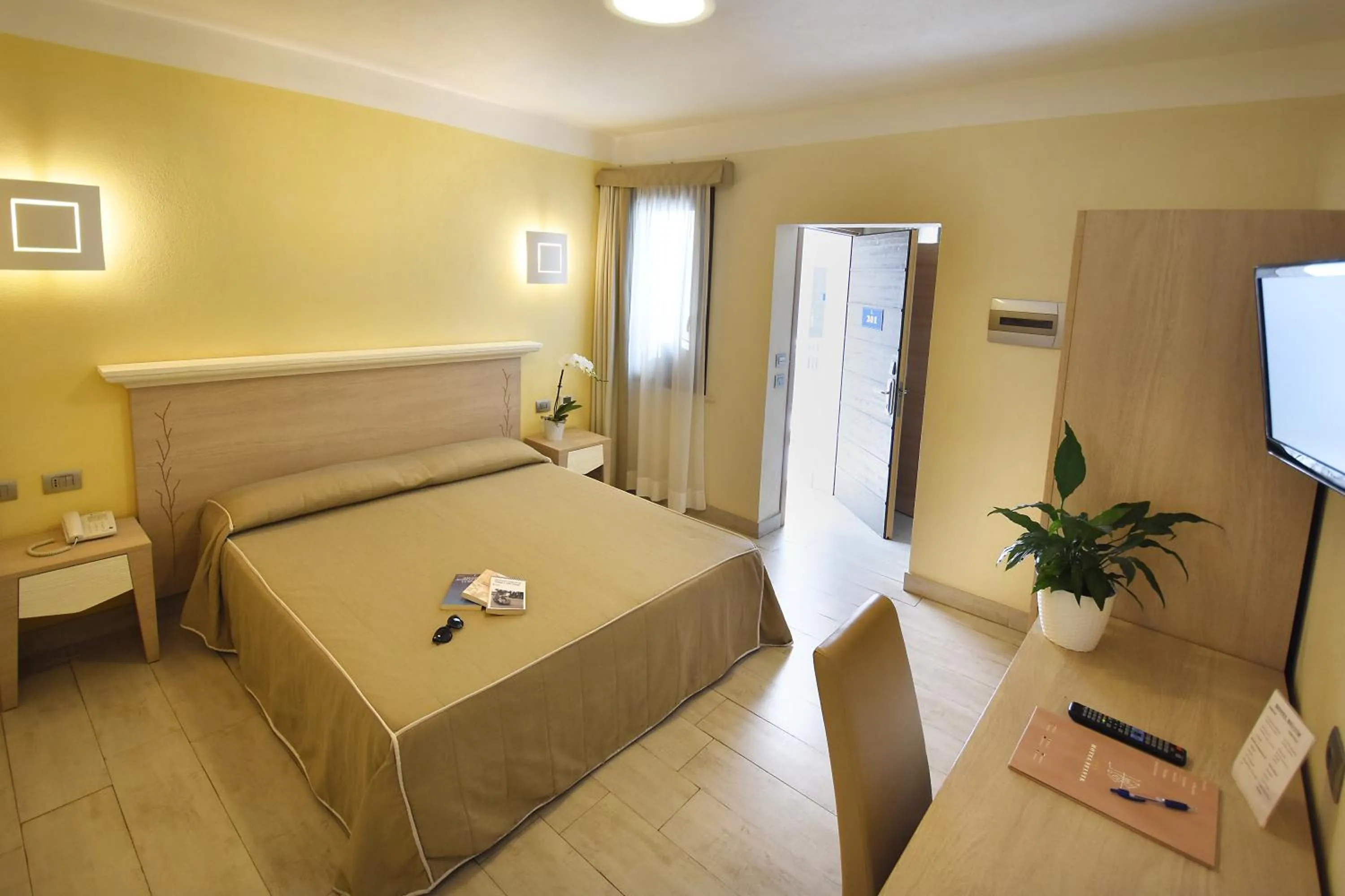 Photo of the whole room in Hotel Belvir