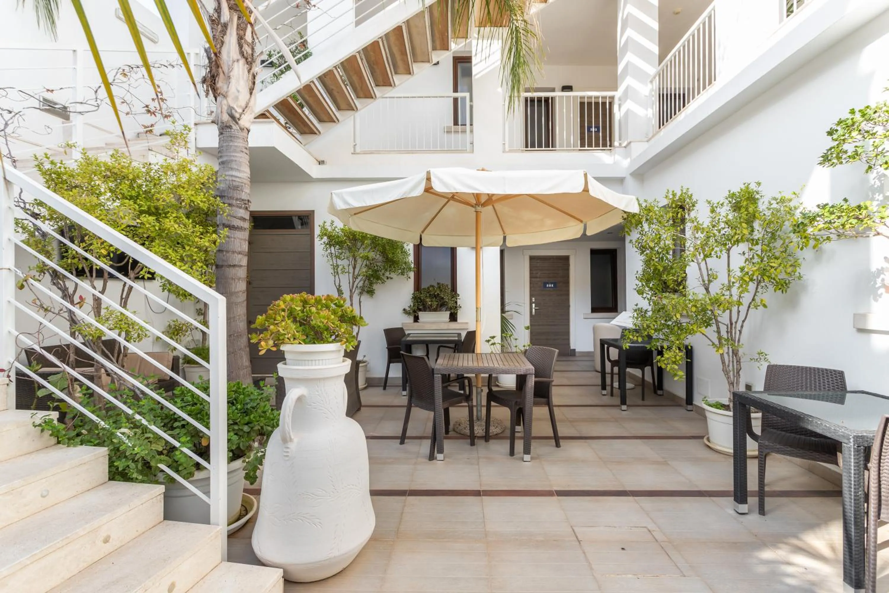 Restaurant/places to eat in Hotel Belvir