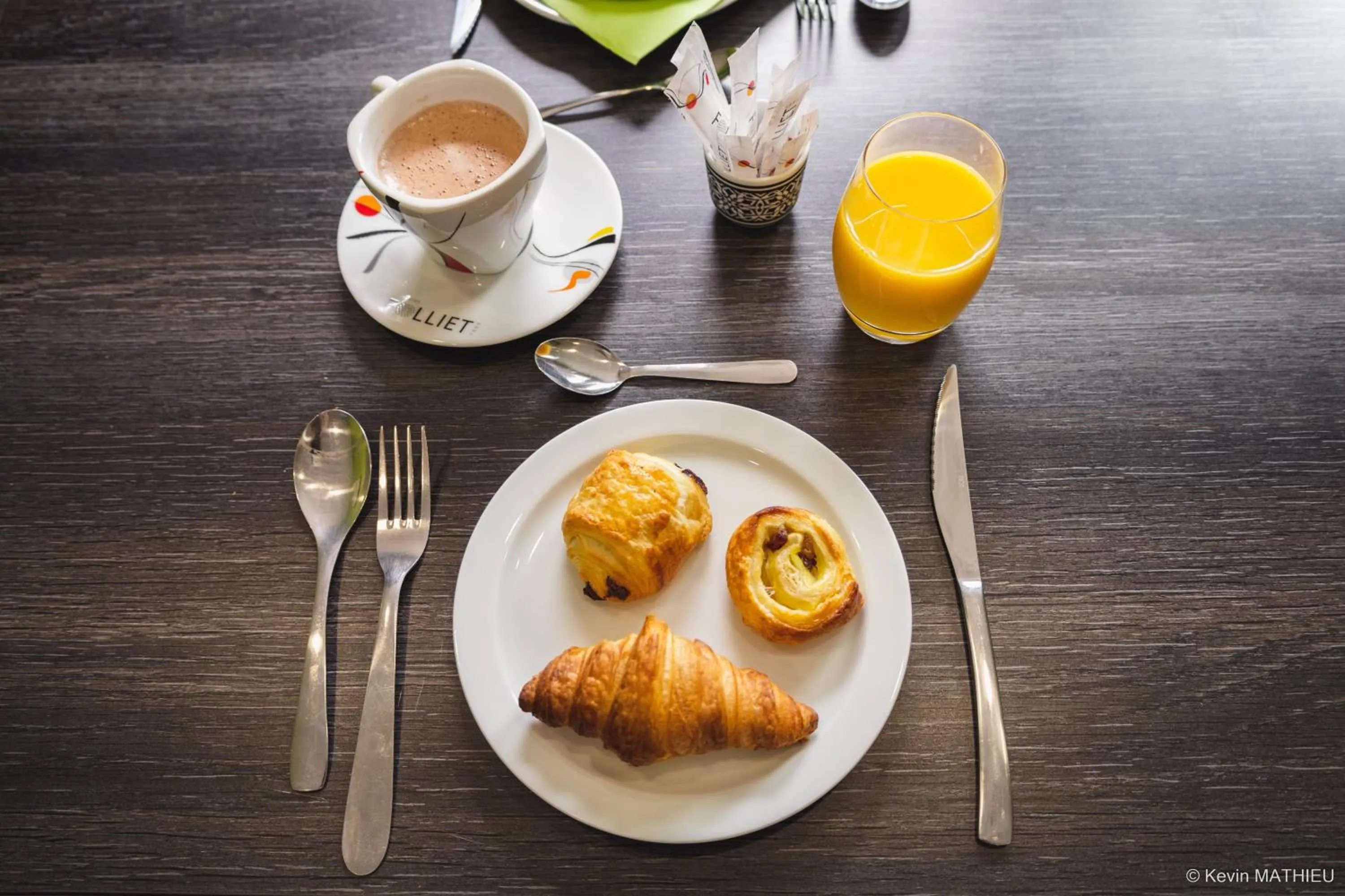 Buffet breakfast in Résidence Les Académies Aixoise