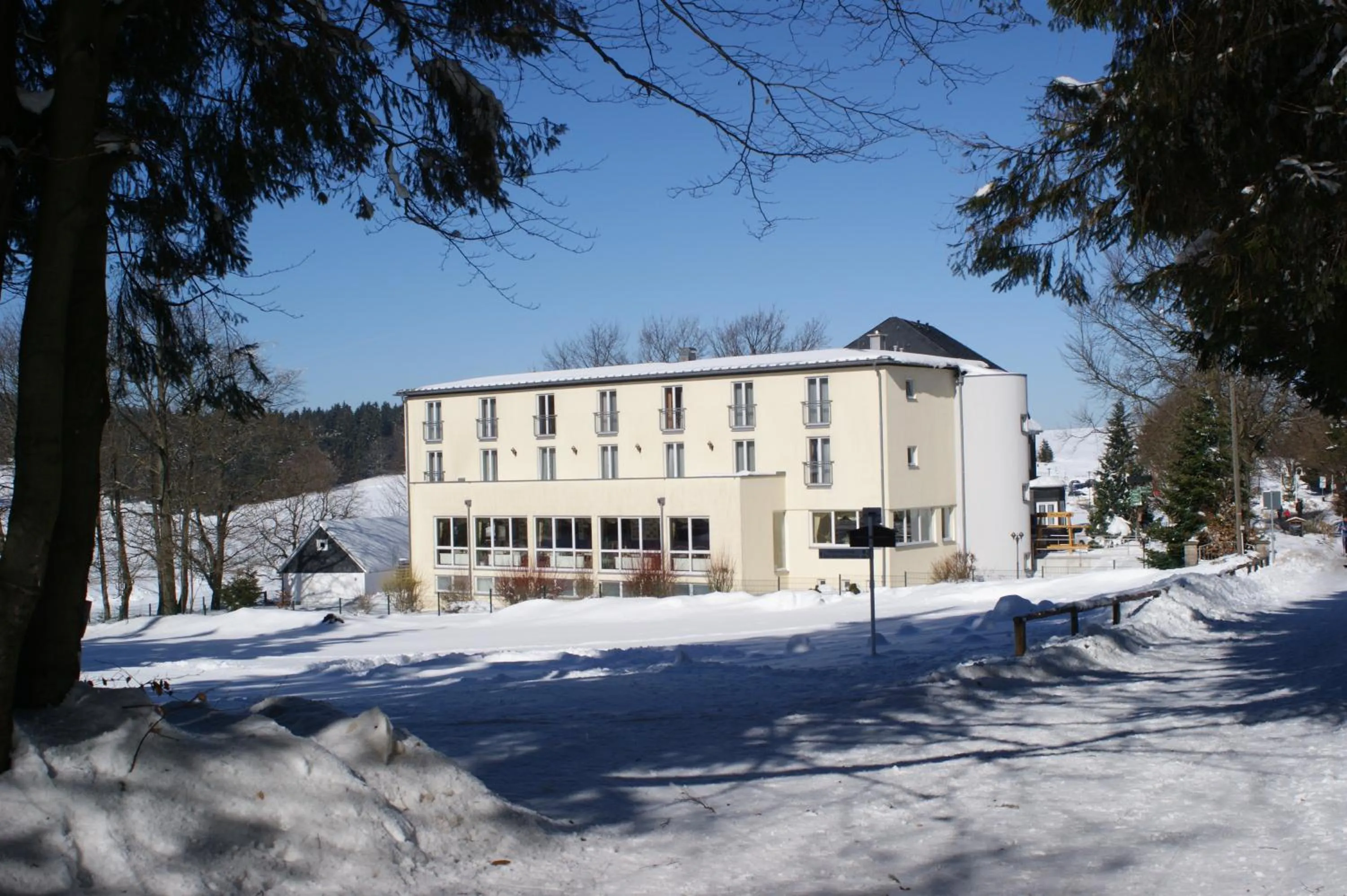 Facade/entrance in Hotel Haus Oberland