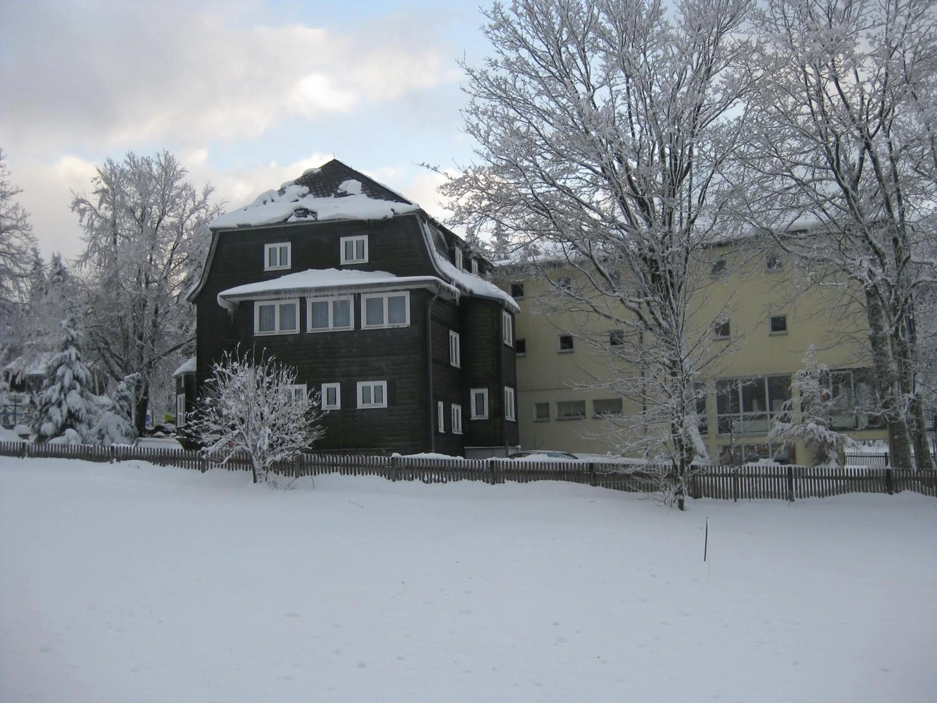 Facade/entrance in Hotel Haus Oberland