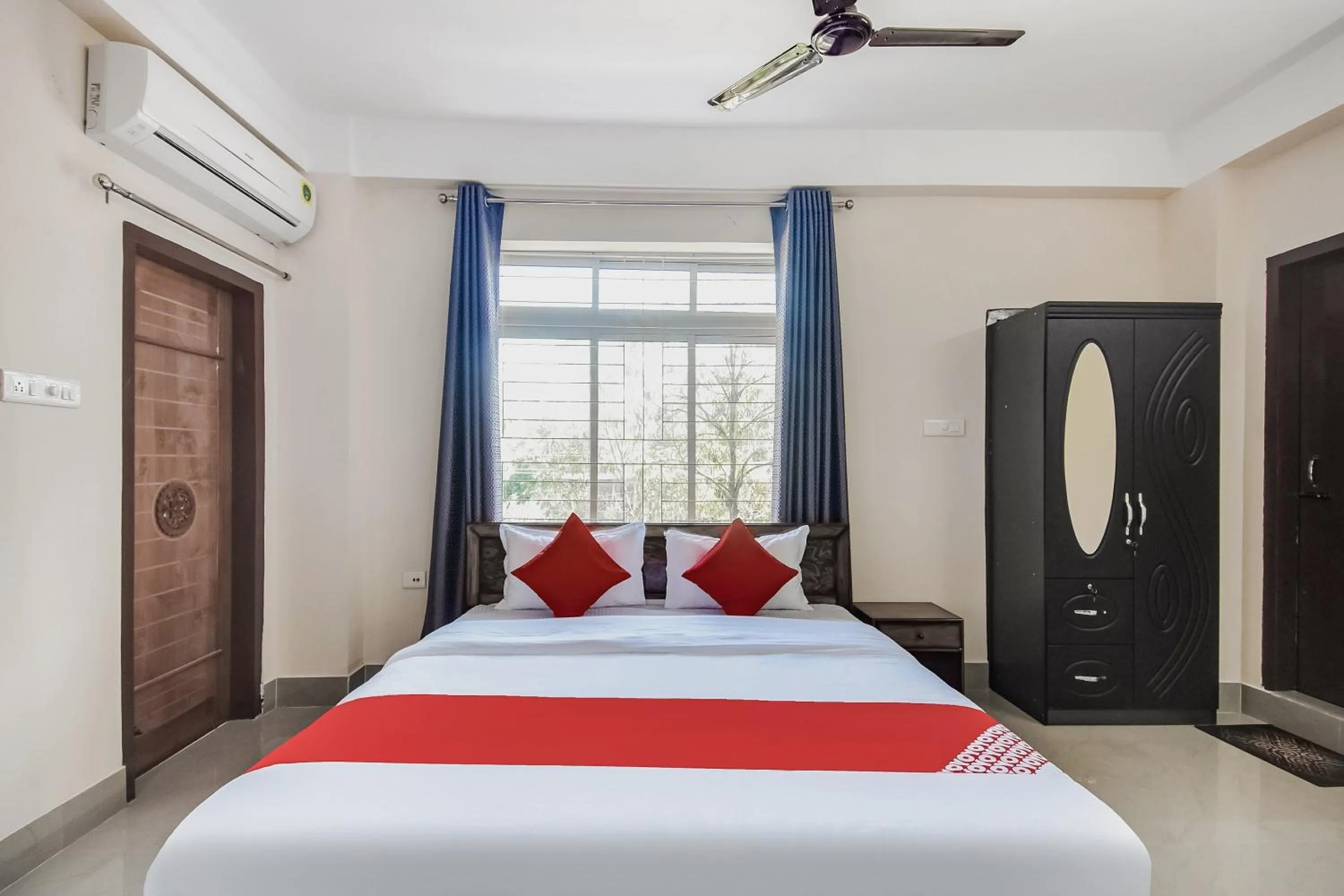 Bedroom, Bed in Super Hotel O Royal Pearl Inn