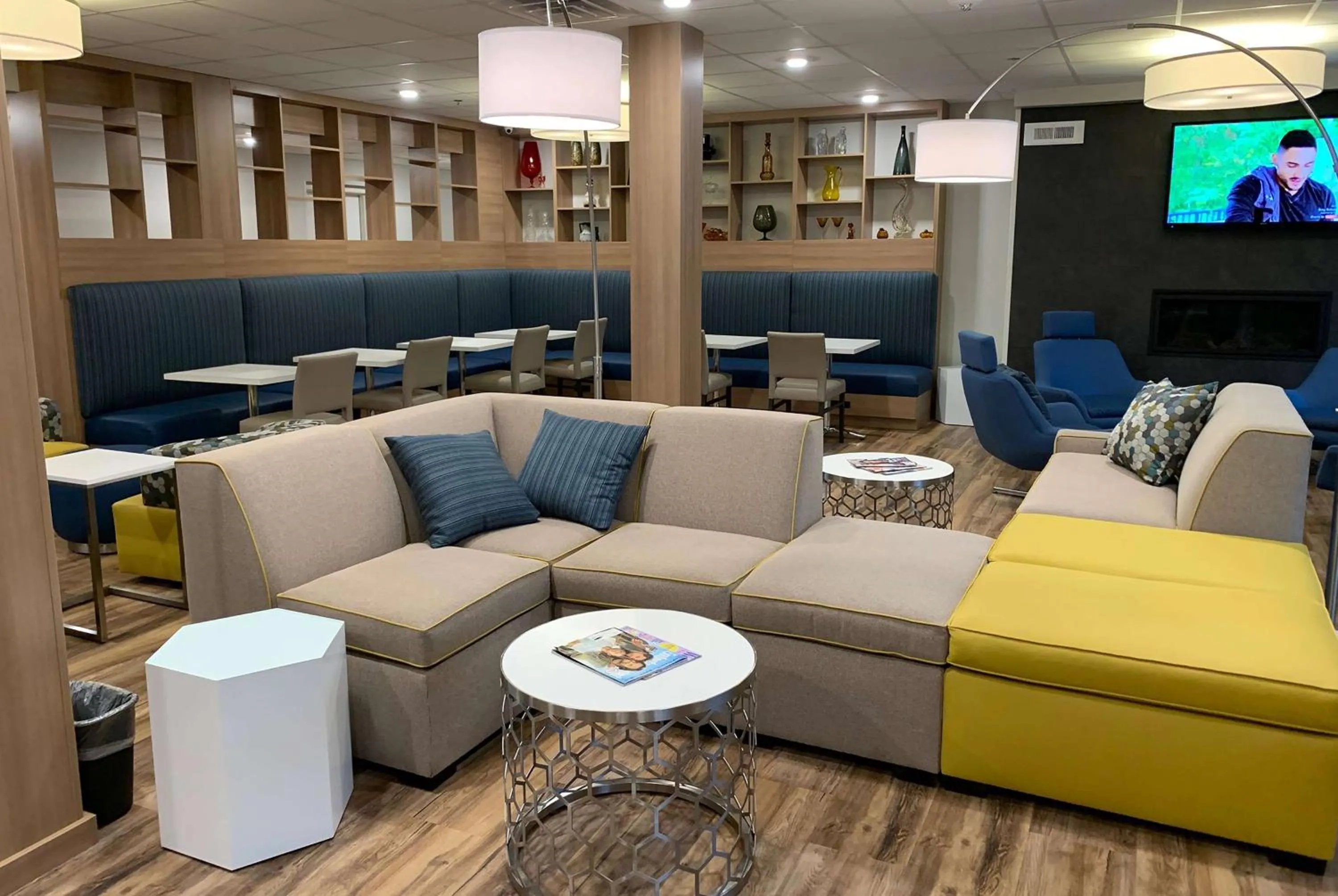 Lobby or reception in Microtel Inn & Suites by Wyndham Woodland Park