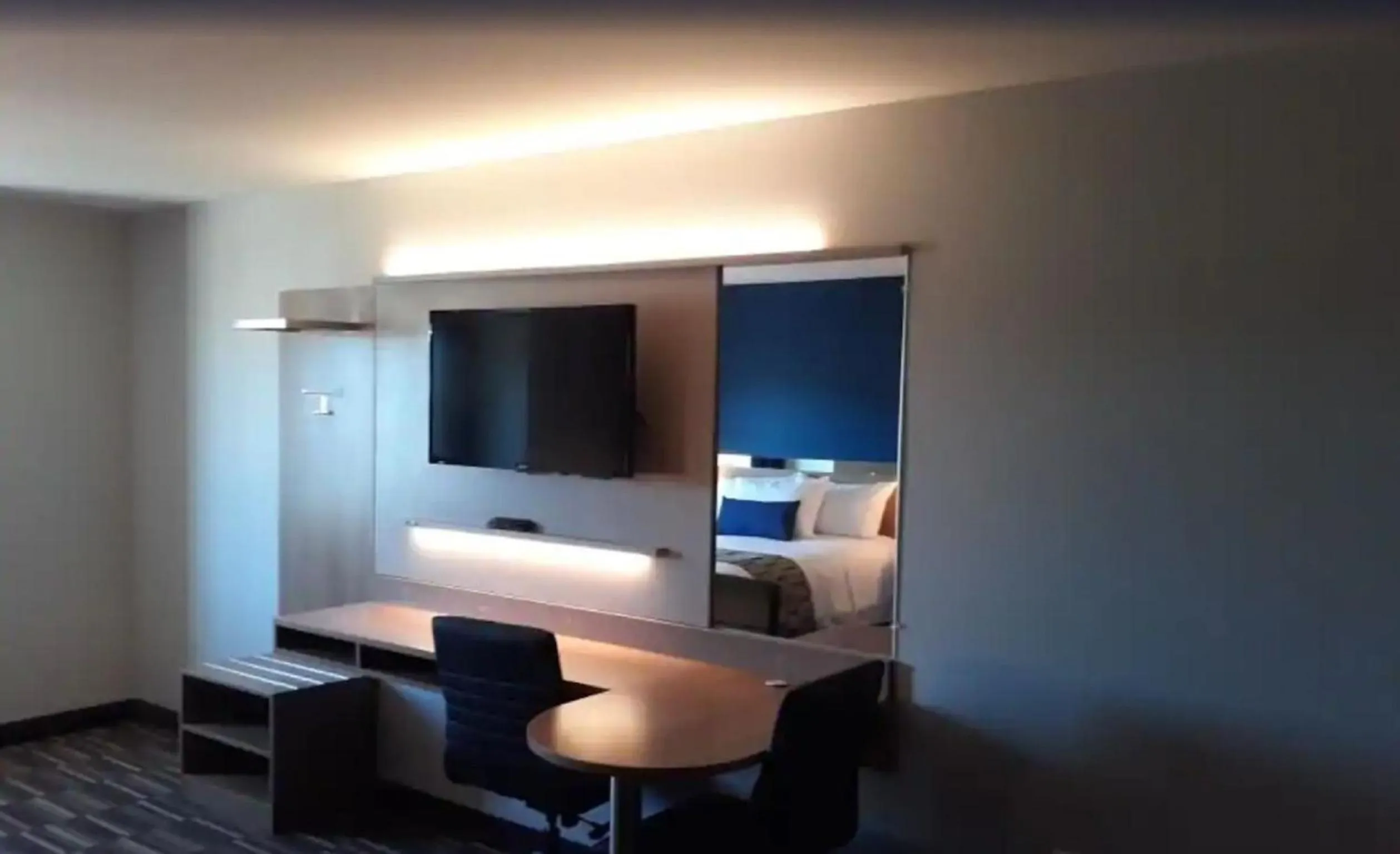 Bed in Microtel Inn & Suites by Wyndham Woodland Park