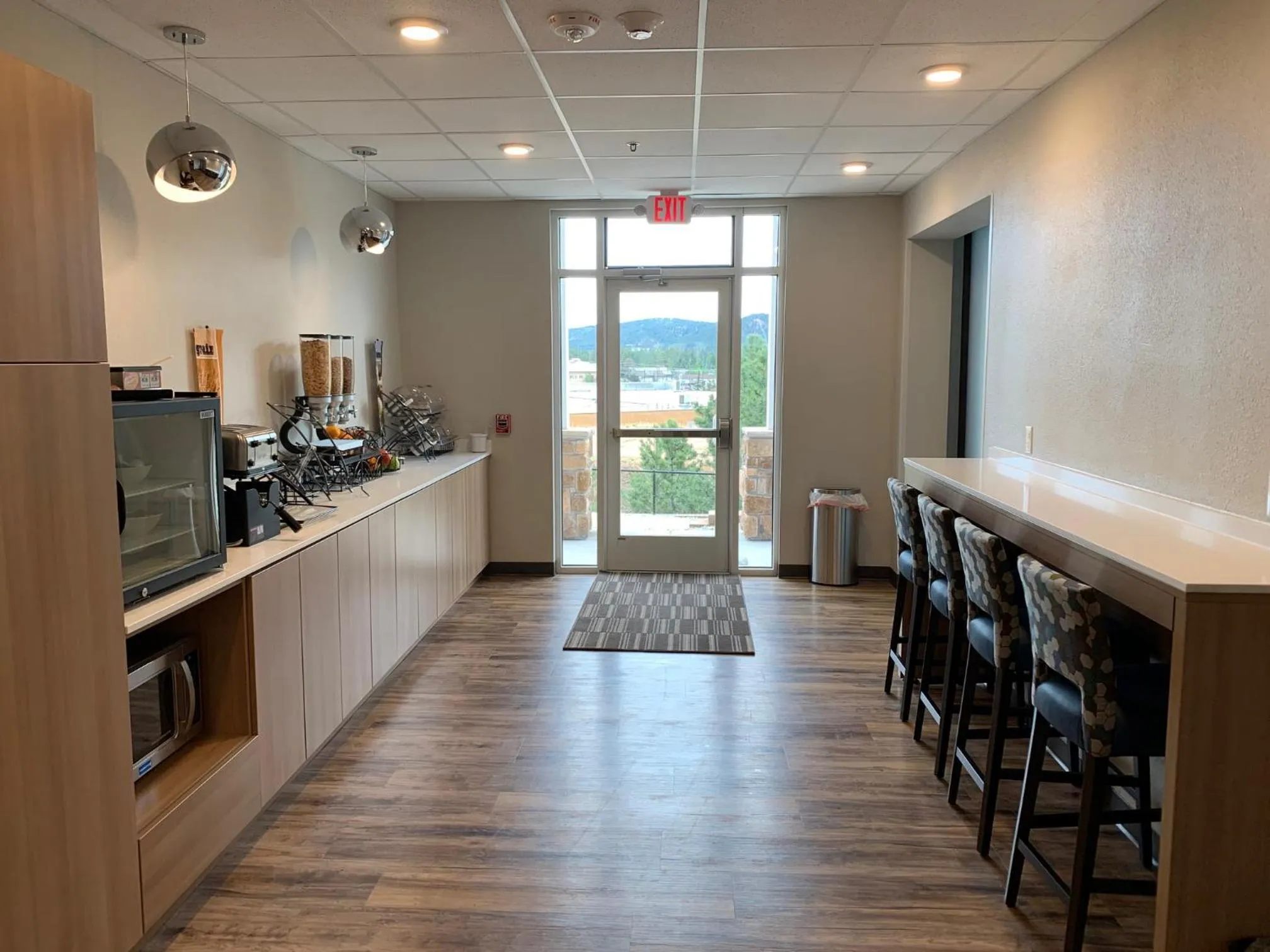 Food and drinks in Microtel Inn & Suites by Wyndham Woodland Park