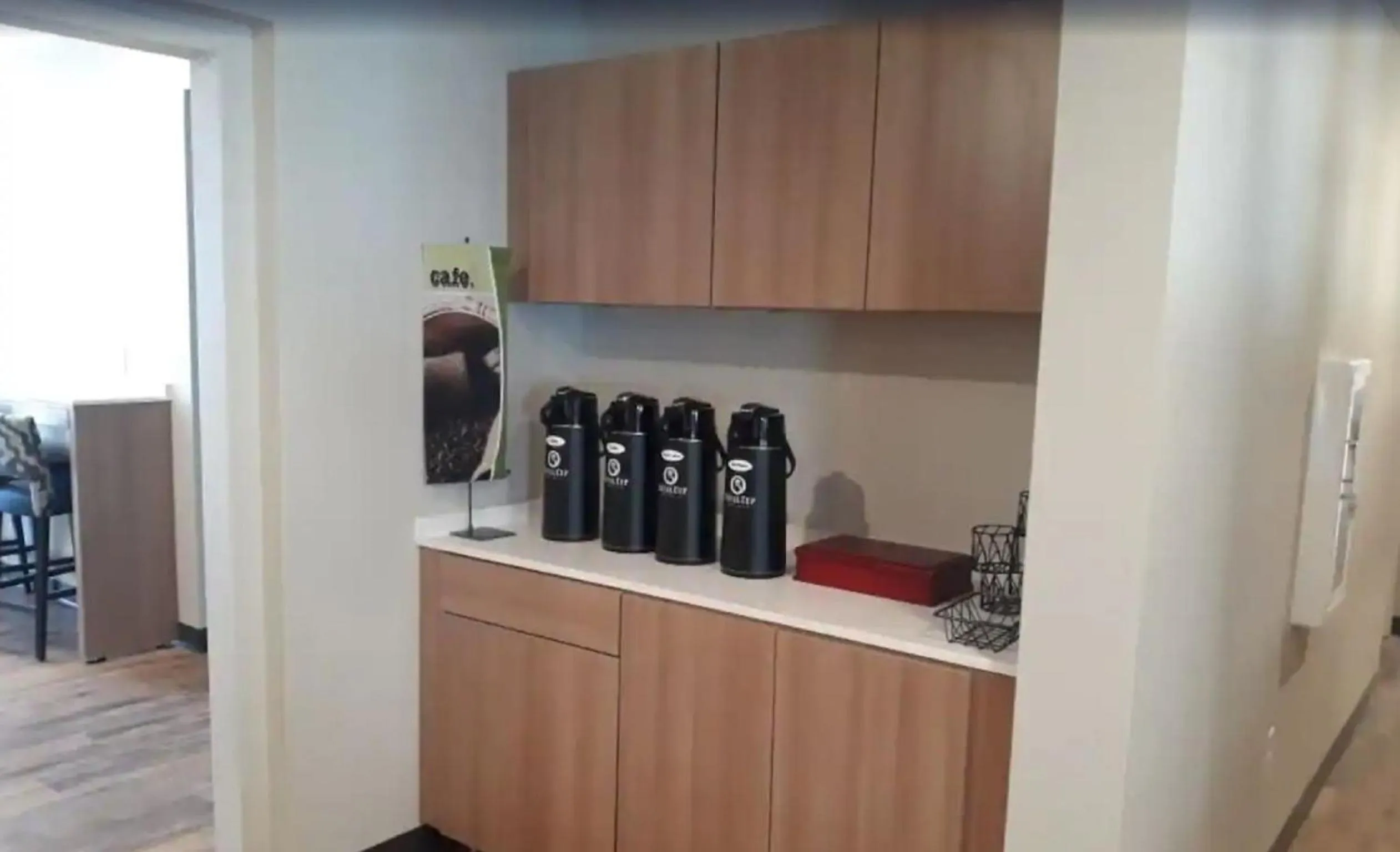 Coffee/tea facilities in Microtel Inn & Suites by Wyndham Woodland Park