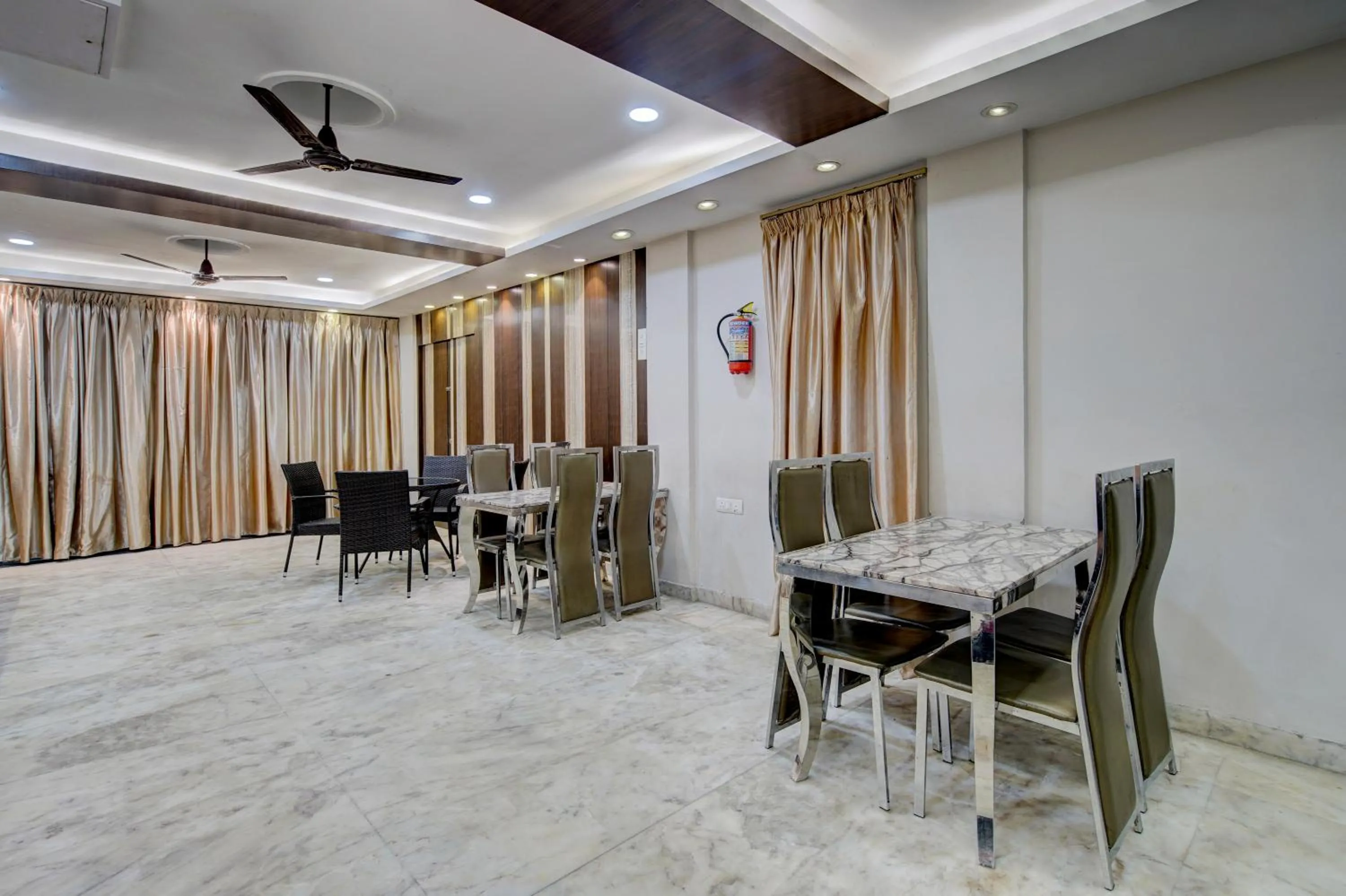 Restaurant/places to eat in Treebo Soho Newtown Near New Town Bus Stand