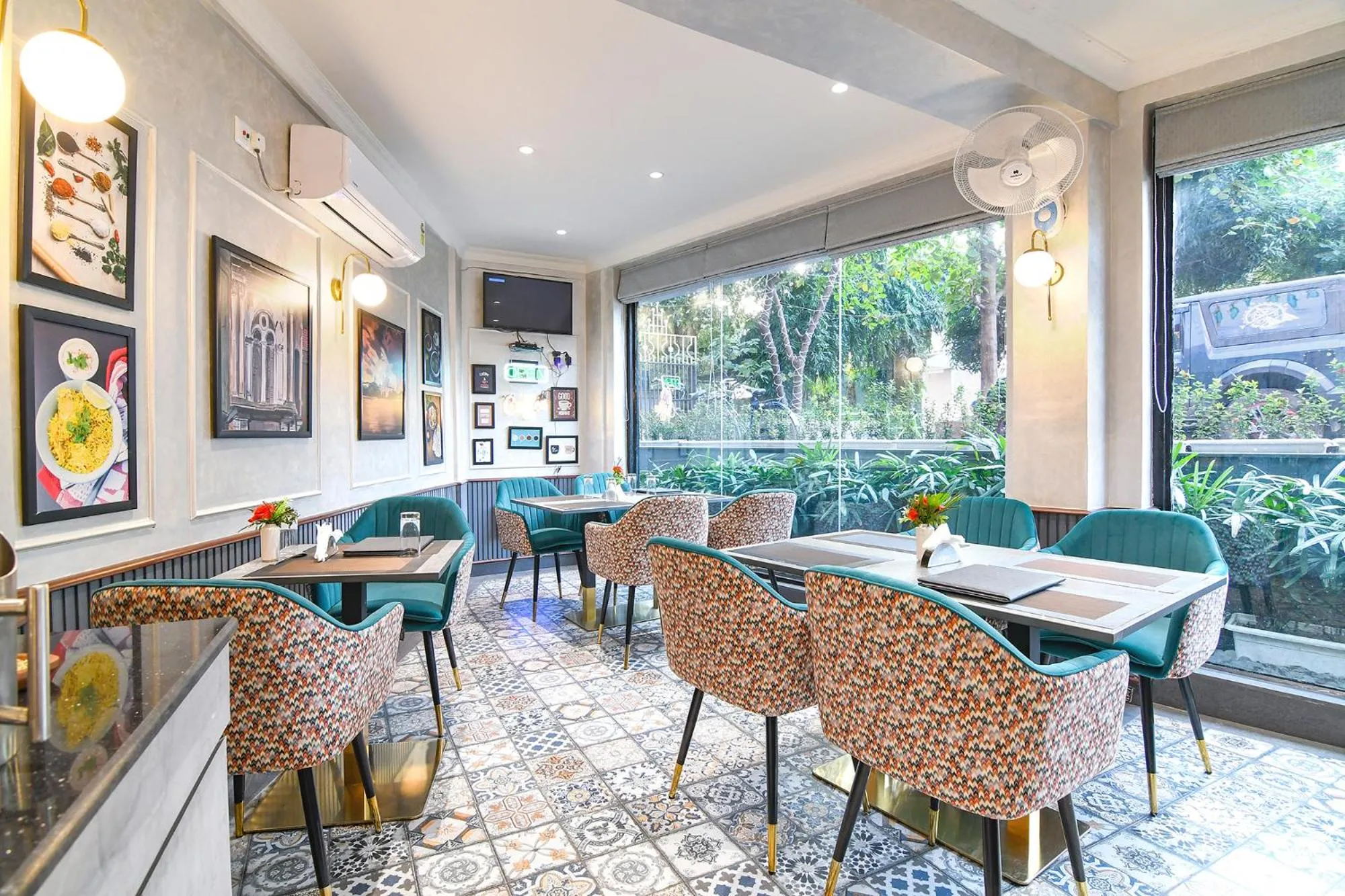 Restaurant/places to eat in FabHotel Prime Swagatam International Chinar Park