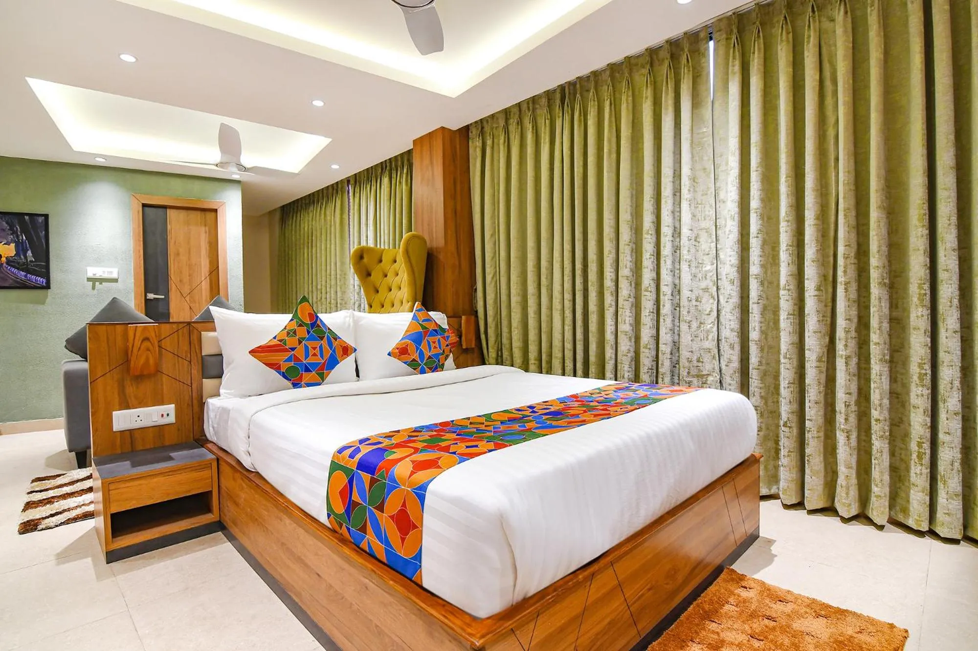 Bed in FabHotel Prime Swagatam International Chinar Park